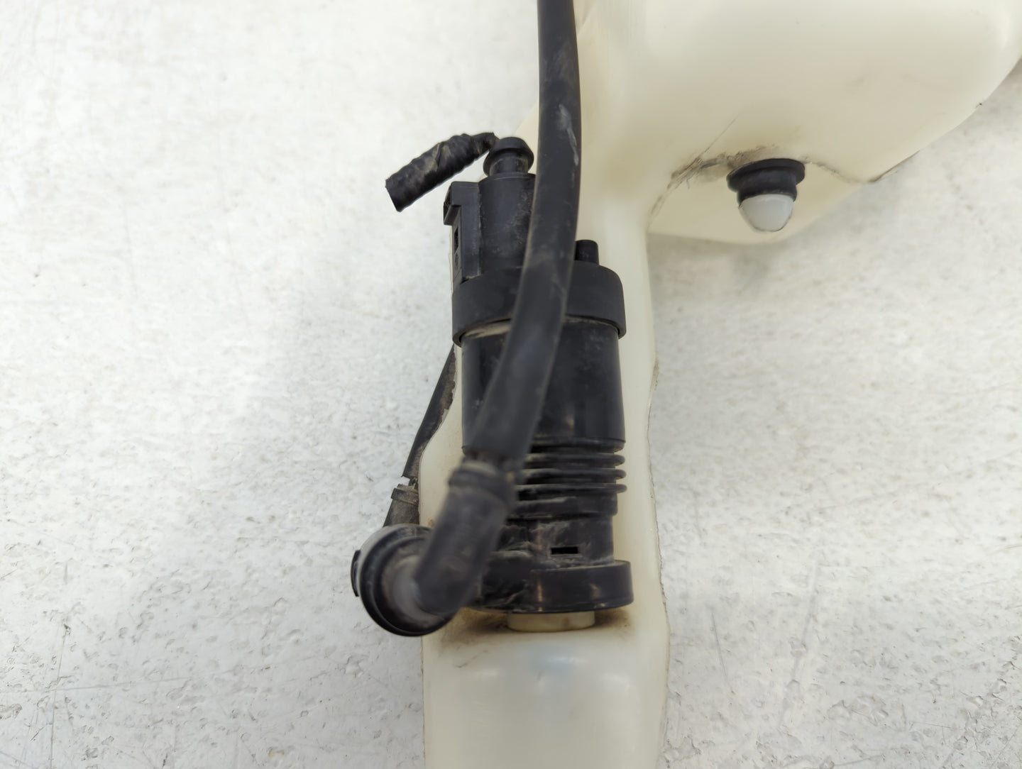 2007-2017 Jeep Patriot Windshield Washer Fluid Reservoir Bottle Oem - Oemusedautoparts1.com
