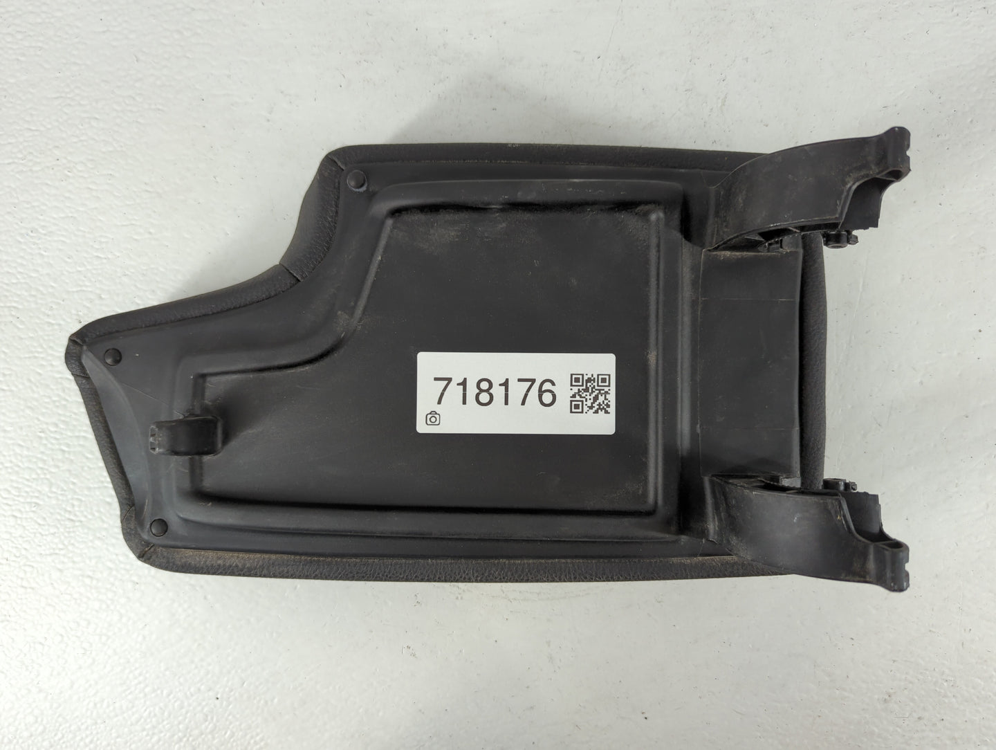 2018 Bmw 320i Center Console Armrest Cover Lid Fits OEM Used Auto Parts - Oemusedautoparts1.com