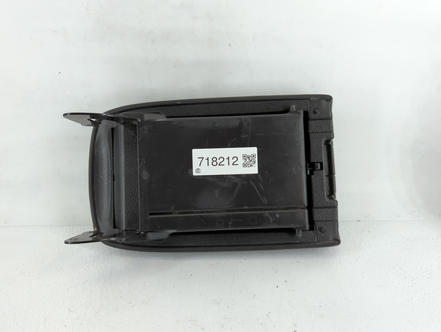 2011 Nissan Murano Center Console Armrest Cover Lid Fits OEM Used Auto Parts - Oemusedautoparts1.com