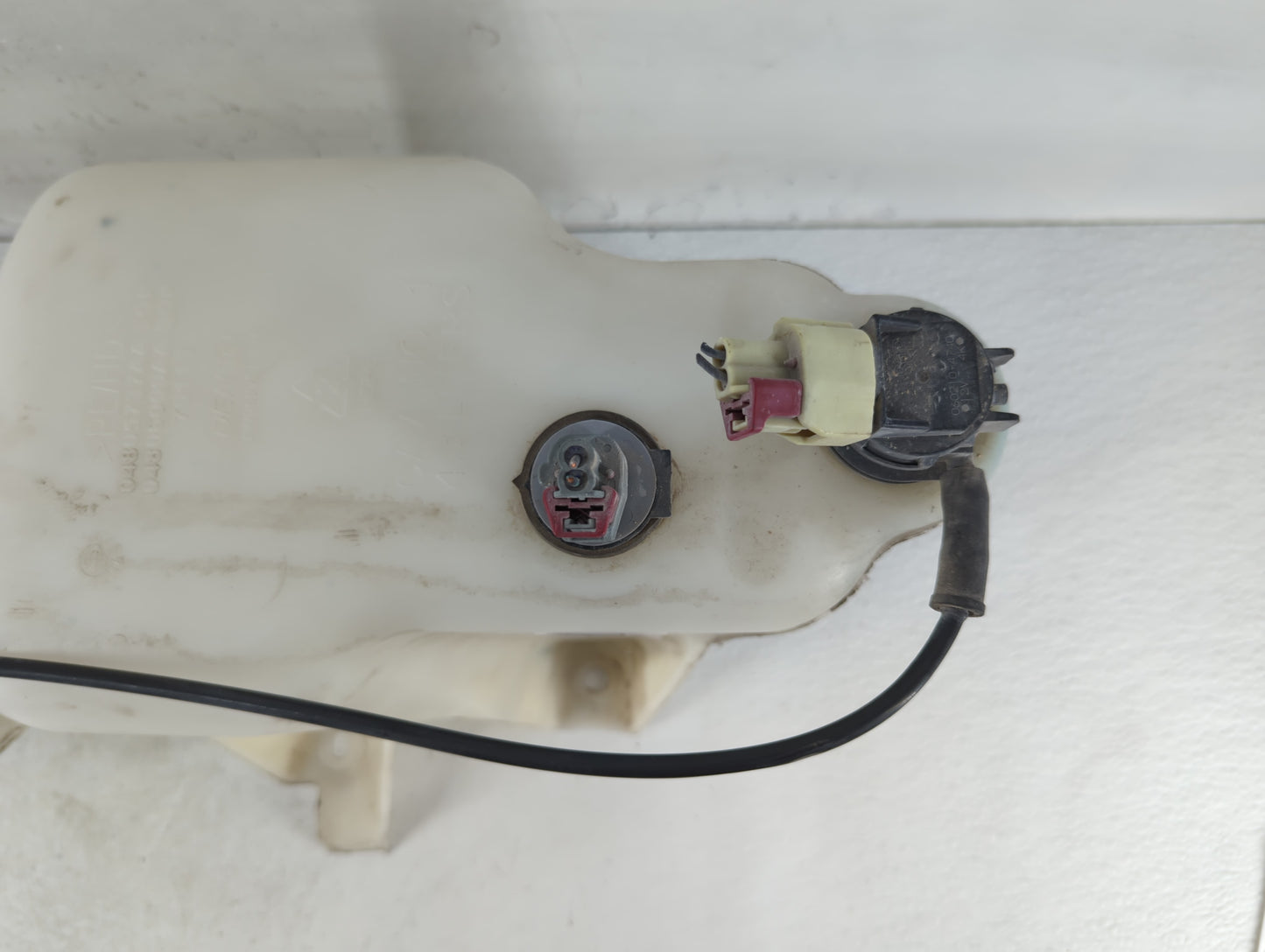 2008-2010 Dodge Challenger Windshield Washer Fluid Reservoir Bottle Oem - Oemusedautoparts1.com