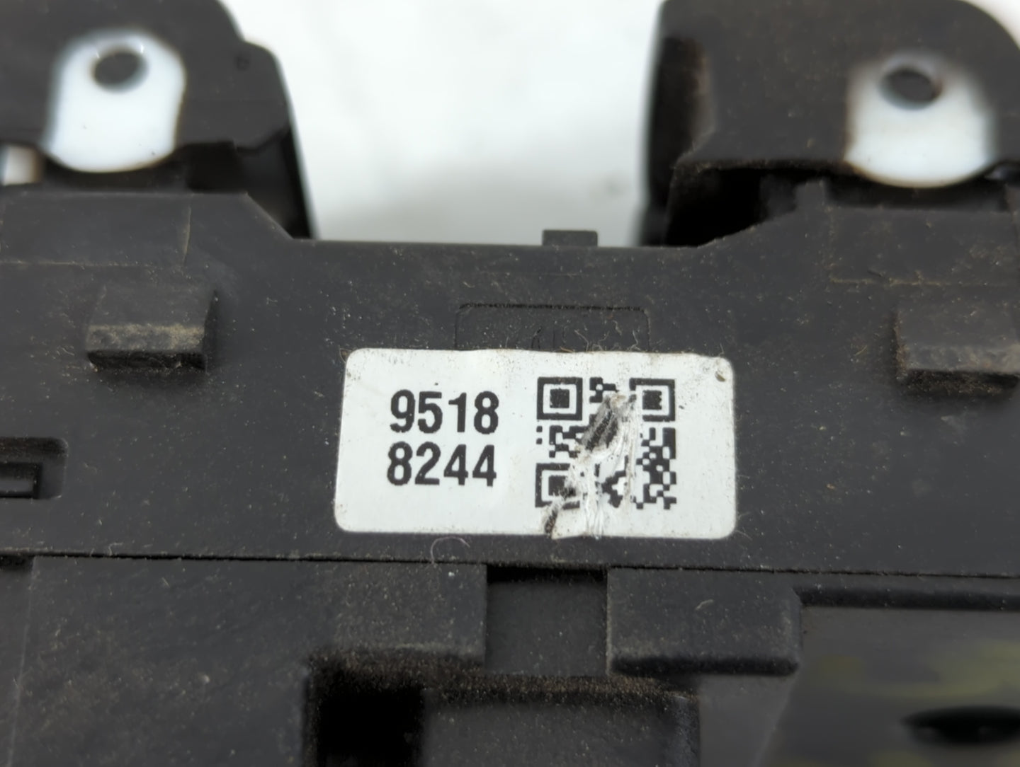2012-2016 Chevrolet Sonic Master Power Window Switch Replacement Driver Side Left P/N:95188244 Fits Fits 2012 2013 2014 2015 2016 OEM Used Auto Parts - Oemusedautoparts1.com