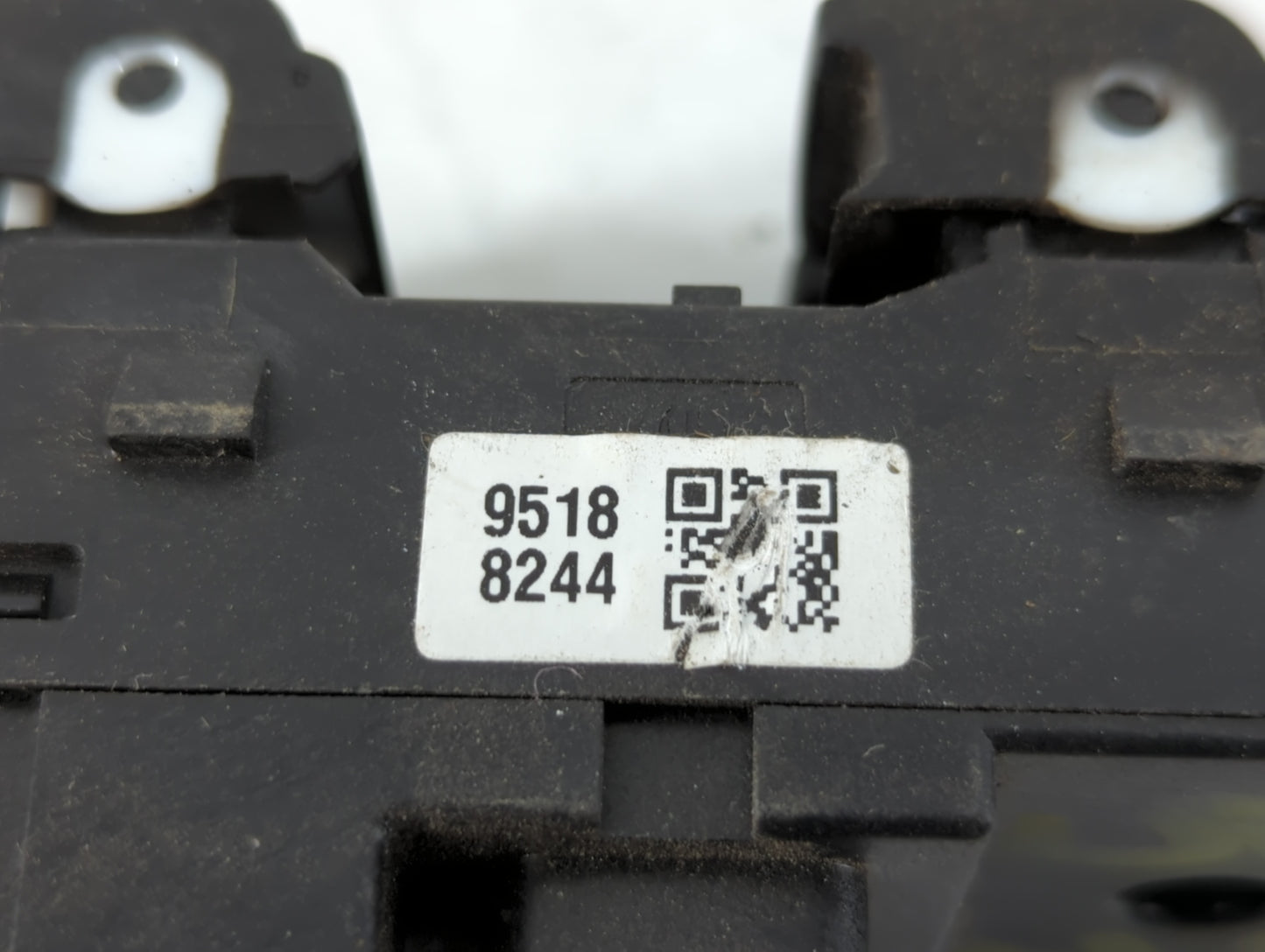 2012-2016 Chevrolet Sonic Master Power Window Switch Replacement Driver Side Left P/N:95188244 Fits Fits 2012 2013 2014 2015 2016 OEM Used Auto Parts - Oemusedautoparts1.com