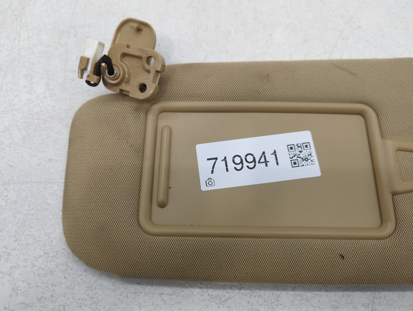 2015-2016 Hyundai Genesis Sun Visor Shade Replacement Driver Left Mirror Fits Fits 2015 2016 2017 2018 2019 2020 OEM Used Auto Parts - Oemusedautoparts1.com