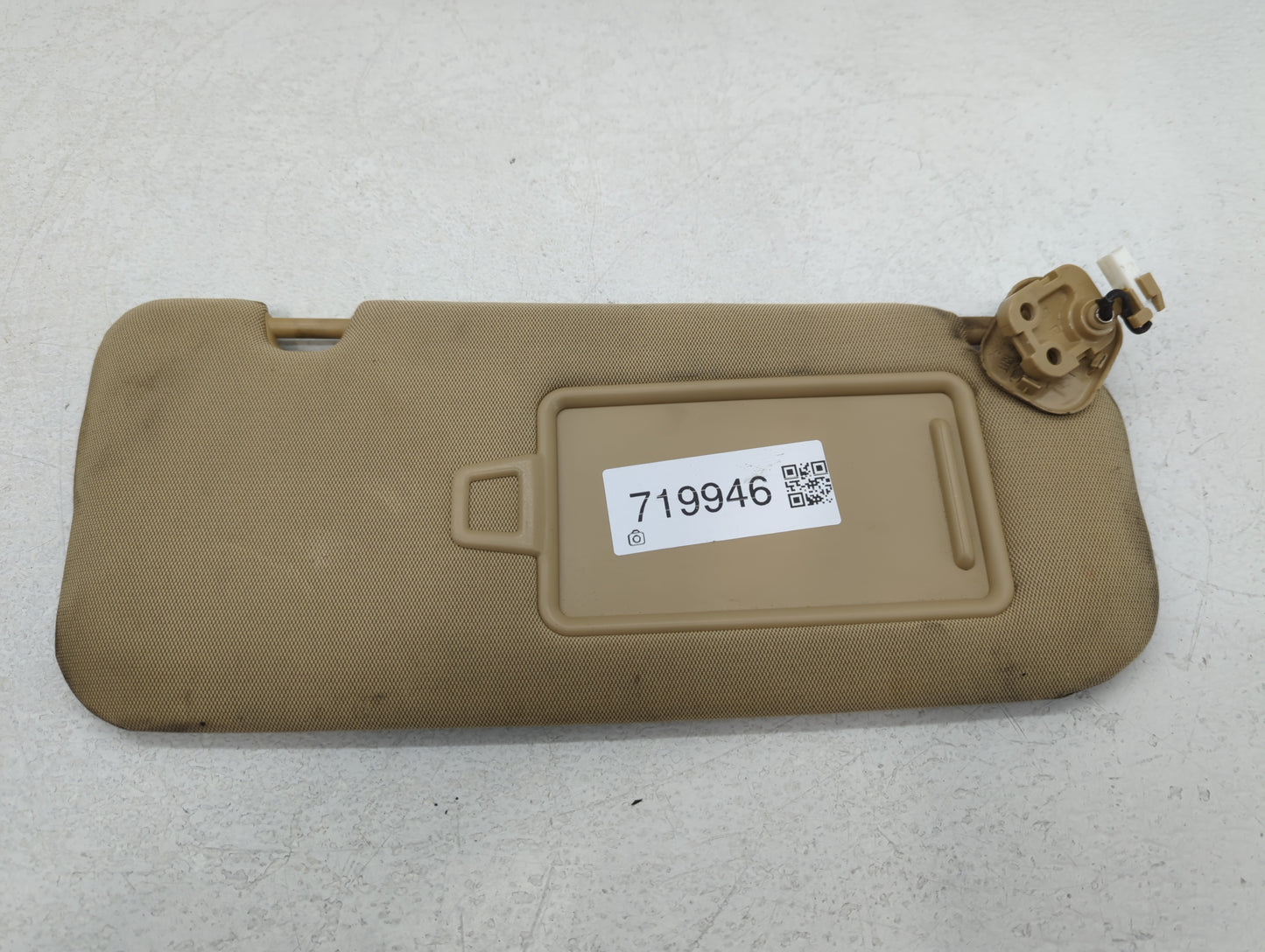 2015-2016 Hyundai Genesis Sun Visor Shade Replacement Passenger Right Mirror Fits Fits 2015 2016 2017 2018 2019 2020 OEM Used Auto Parts - Oemusedautoparts1.com