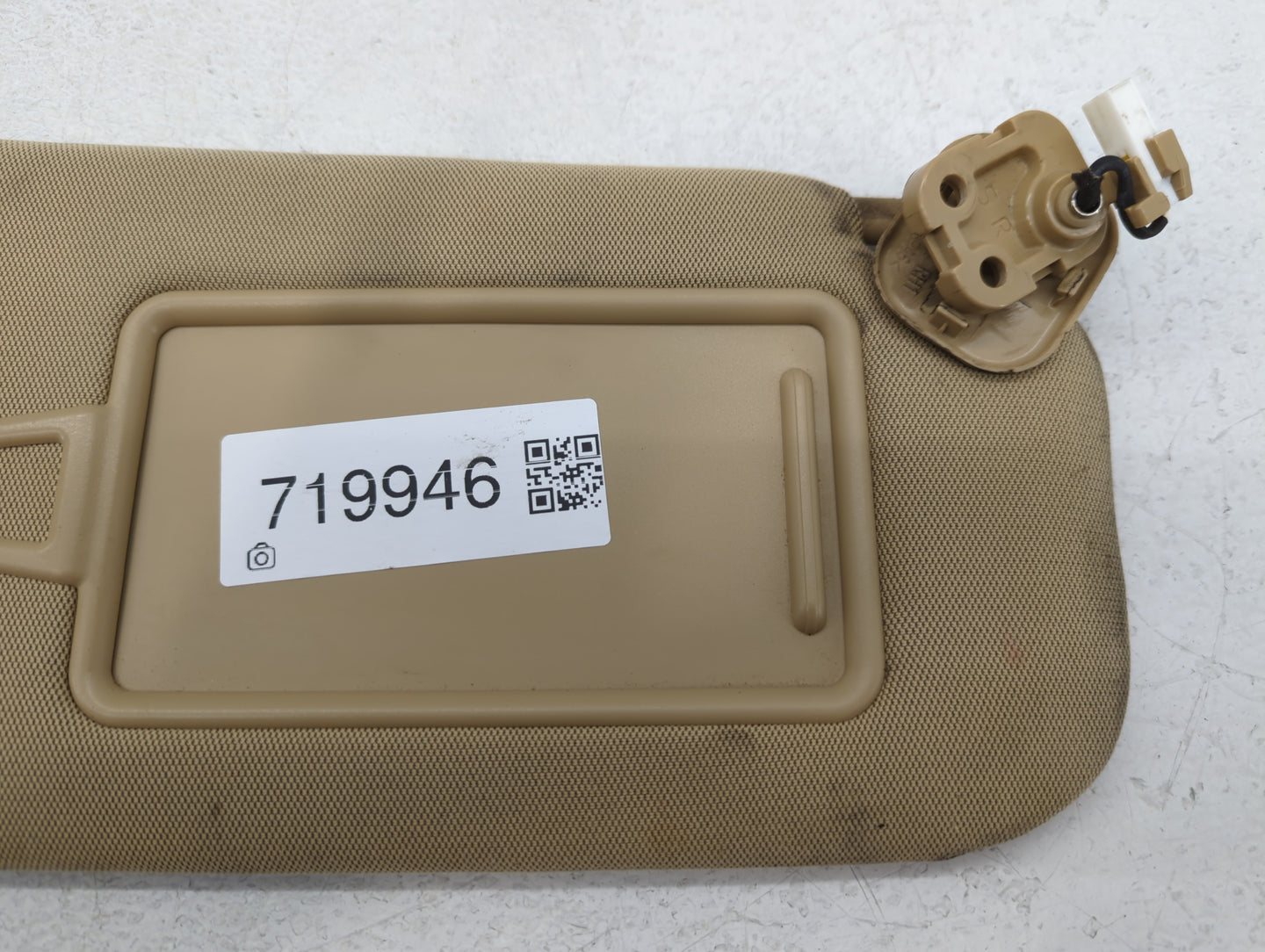 2015-2016 Hyundai Genesis Sun Visor Shade Replacement Passenger Right Mirror Fits Fits 2015 2016 2017 2018 2019 2020 OEM Used Auto Parts - Oemusedautoparts1.com