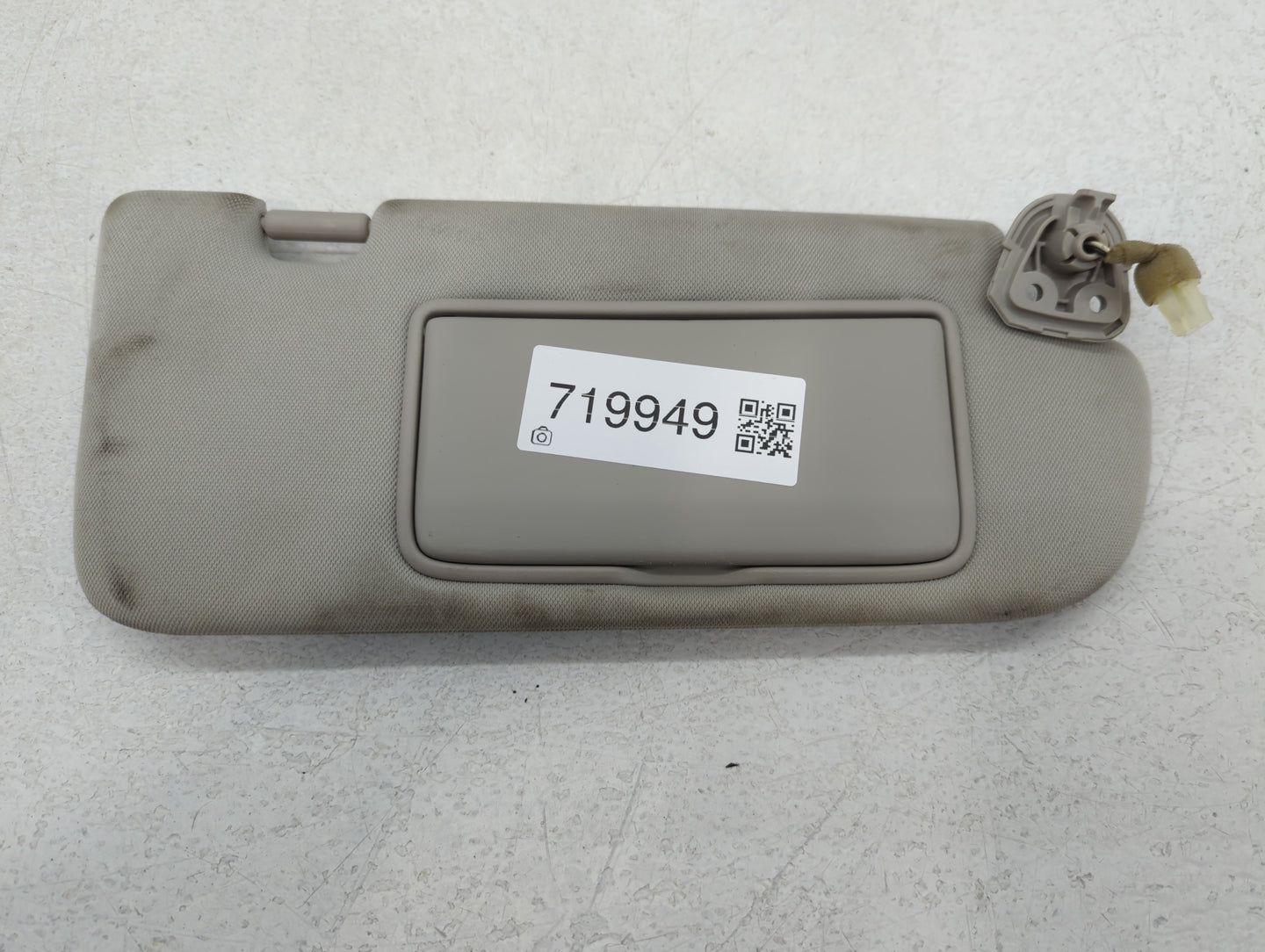 2014-2020 Infiniti Q50 Sun Visor Shade Replacement Passenger Right Mirror Fits Fits 2014 2015 2016 2017 2018 2019 2020 OEM Used Auto Parts - Oemusedautoparts1.com