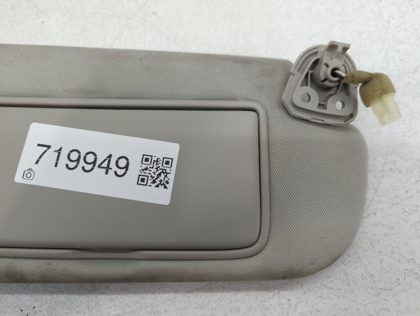 2014-2020 Infiniti Q50 Sun Visor Shade Replacement Passenger Right Mirror Fits Fits 2014 2015 2016 2017 2018 2019 2020 OEM Used Auto Parts - Oemusedautoparts1.com