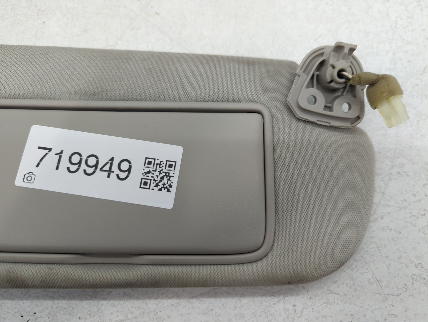 2014-2020 Infiniti Q50 Sun Visor Shade Replacement Passenger Right Mirror Fits Fits 2014 2015 2016 2017 2018 2019 2020 OEM Used Auto Parts - Oemusedautoparts1.com