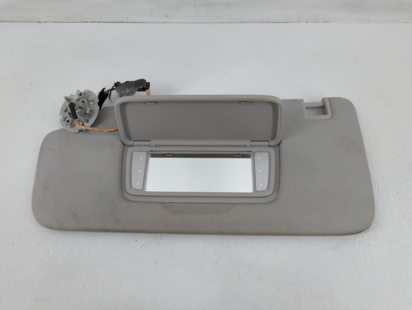 2018-2022 Chevrolet Traverse Sun Visor Shade Replacement Passenger Right Mirror Fits Fits 2018 2019 2020 2021 2022 OEM Used Auto Parts - Oemusedautoparts1.com