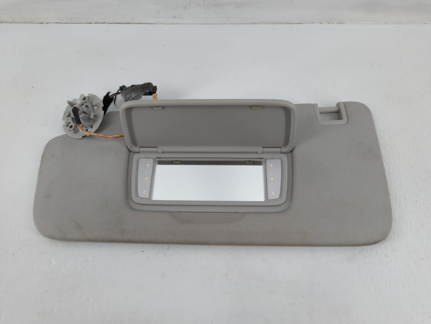 2018-2022 Chevrolet Traverse Sun Visor Shade Replacement Passenger Right Mirror Fits Fits 2018 2019 2020 2021 2022 OEM Used Auto Parts - Oemusedautoparts1.com