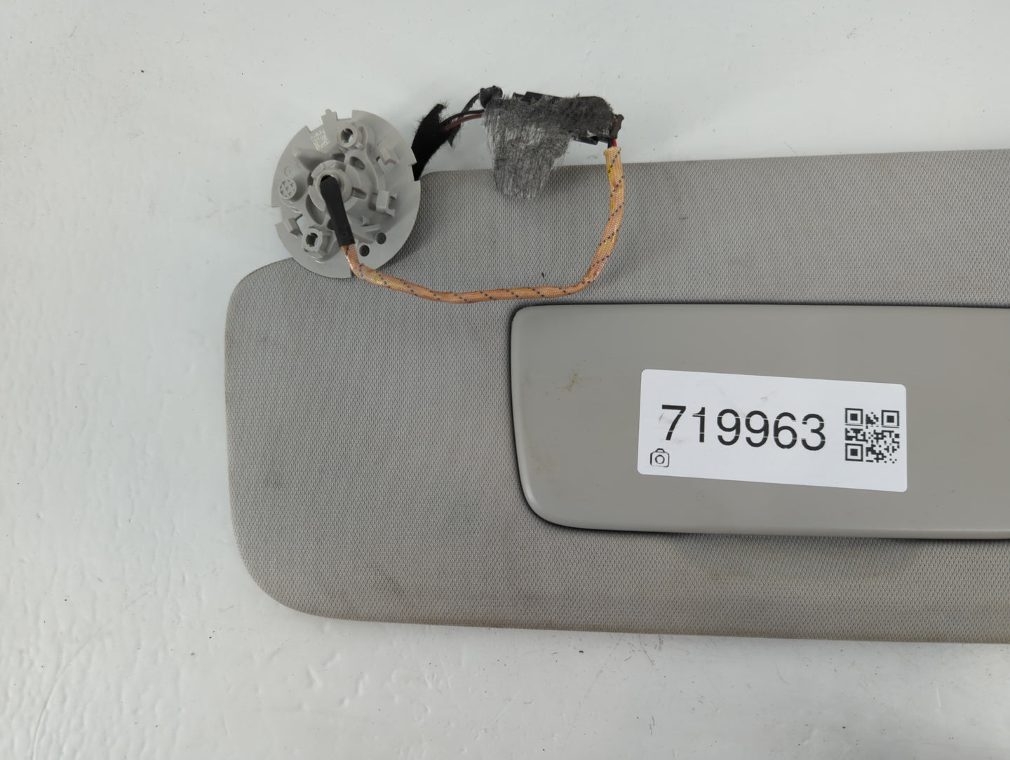 2018-2022 Chevrolet Traverse Sun Visor Shade Replacement Passenger Right Mirror Fits Fits 2018 2019 2020 2021 2022 OEM Used Auto Parts - Oemusedautoparts1.com