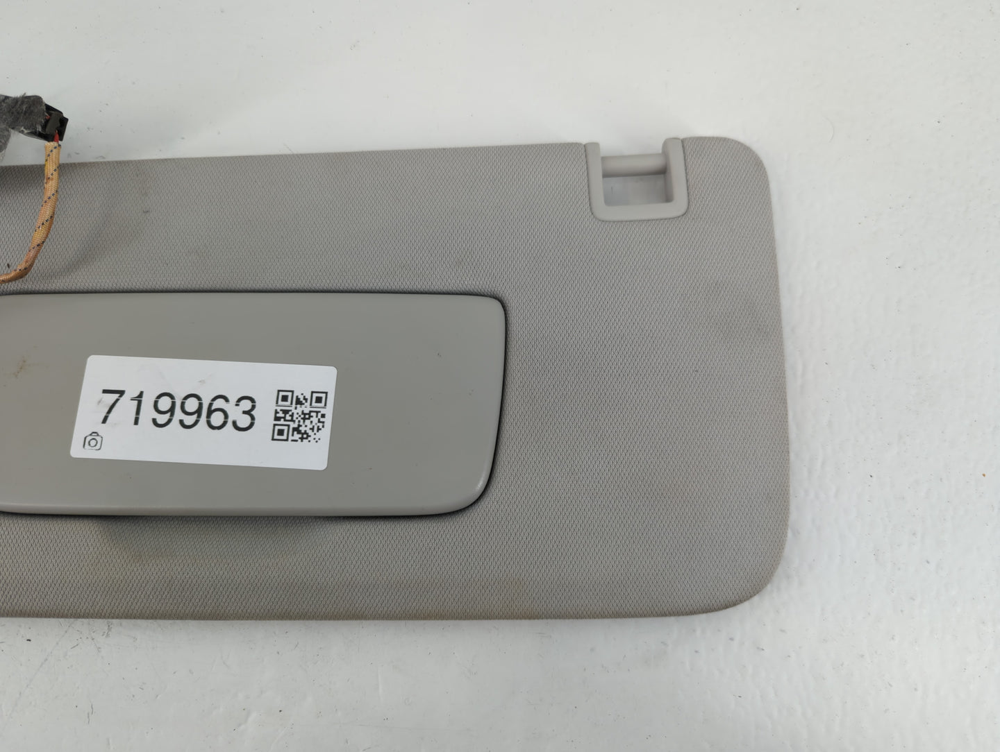 2018-2022 Chevrolet Traverse Sun Visor Shade Replacement Passenger Right Mirror Fits Fits 2018 2019 2020 2021 2022 OEM Used Auto Parts - Oemusedautoparts1.com