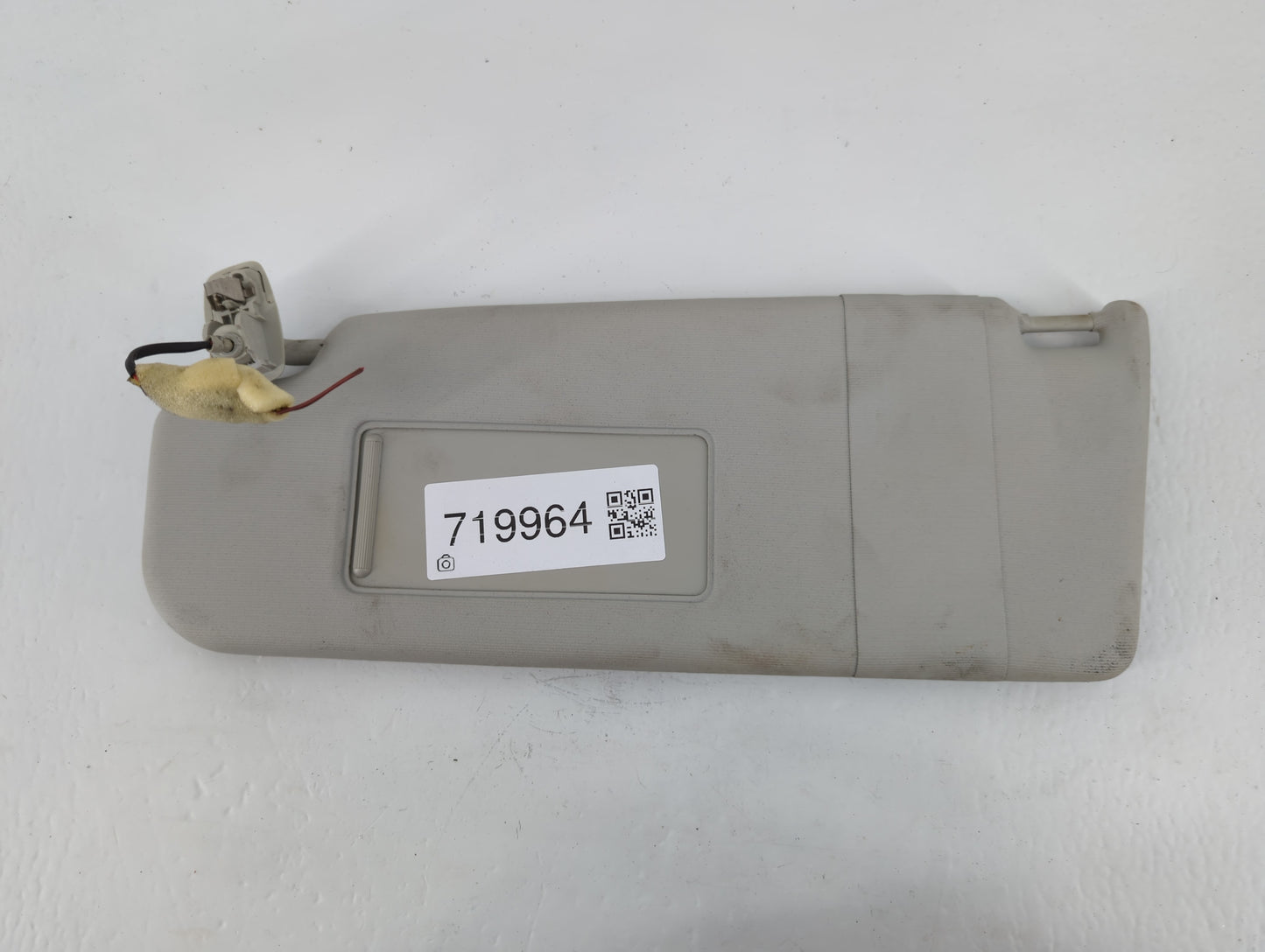 2011-2018 Volkswagen Jetta Sun Visor Shade Replacement Passenger Right Mirror Fits Fits 2011 2012 2013 2014 2015 2016 2017 2018 OEM Used Auto Parts - Oemusedautoparts1.com