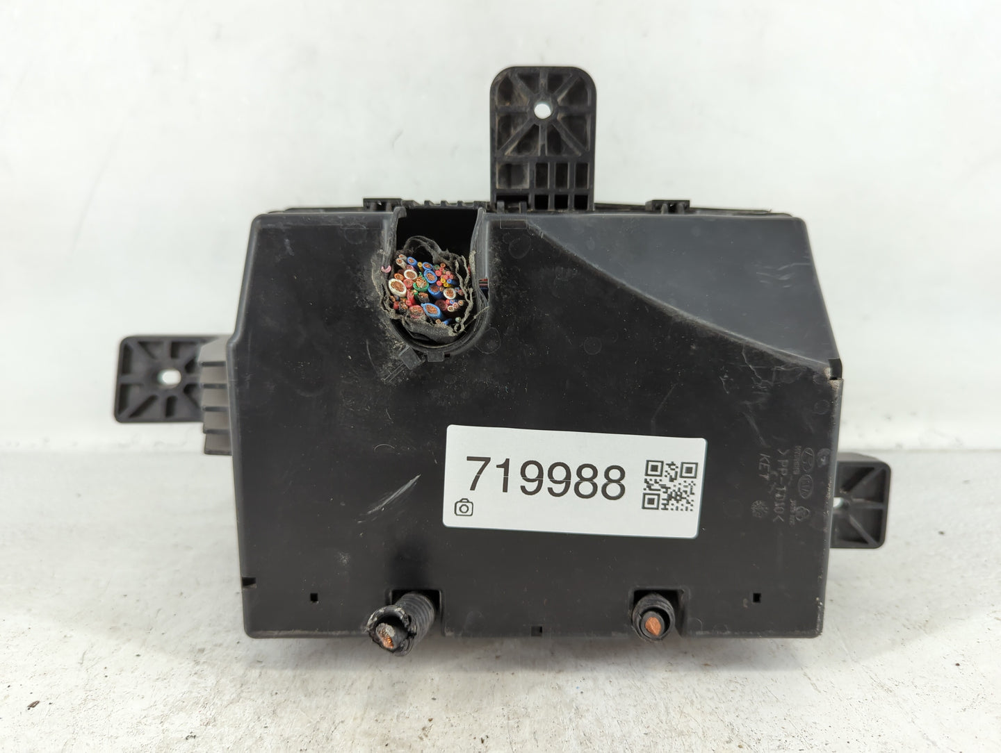 2013-2014 Hyundai Genesis Fusebox Fuse Box Panel Relay Module P/N:91264-2M801 Fits Fits 2013 2014 OEM Used Auto Parts - Oemusedautoparts1.com