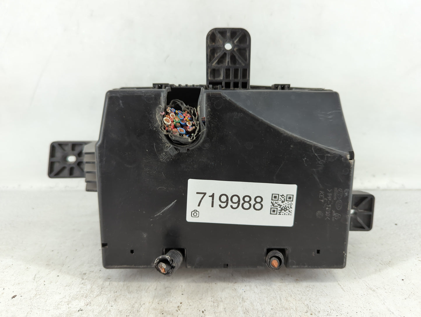 2013-2014 Hyundai Genesis Fusebox Fuse Box Panel Relay Module P/N:91264-2M801 Fits Fits 2013 2014 OEM Used Auto Parts - Oemusedautoparts1.com