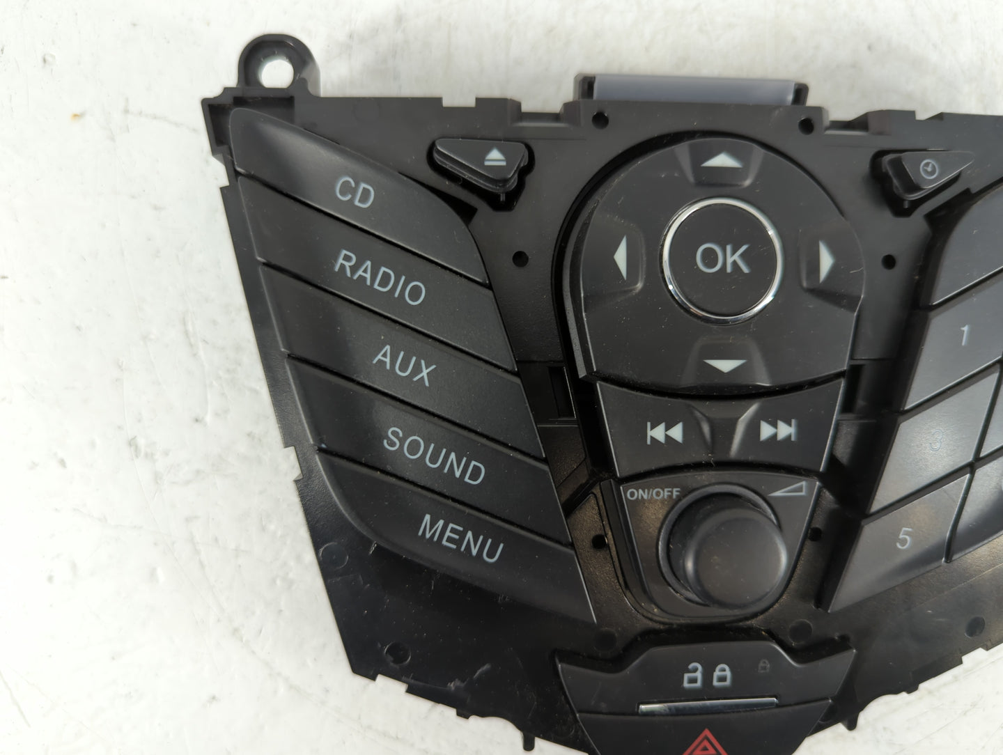 2012-2013 Ford Focus Radio AM FM Cd Player Receiver Replacement P/N:5622A992 CM5T18K811AE Fits Fits 2012 2013 OEM Used Auto Parts - Oemusedautoparts1.com