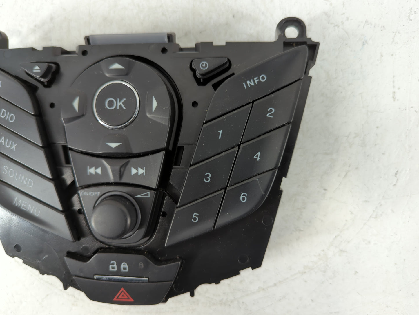 2012-2013 Ford Focus Radio AM FM Cd Player Receiver Replacement P/N:5622A992 CM5T18K811AE Fits Fits 2012 2013 OEM Used Auto Parts - Oemusedautoparts1.com