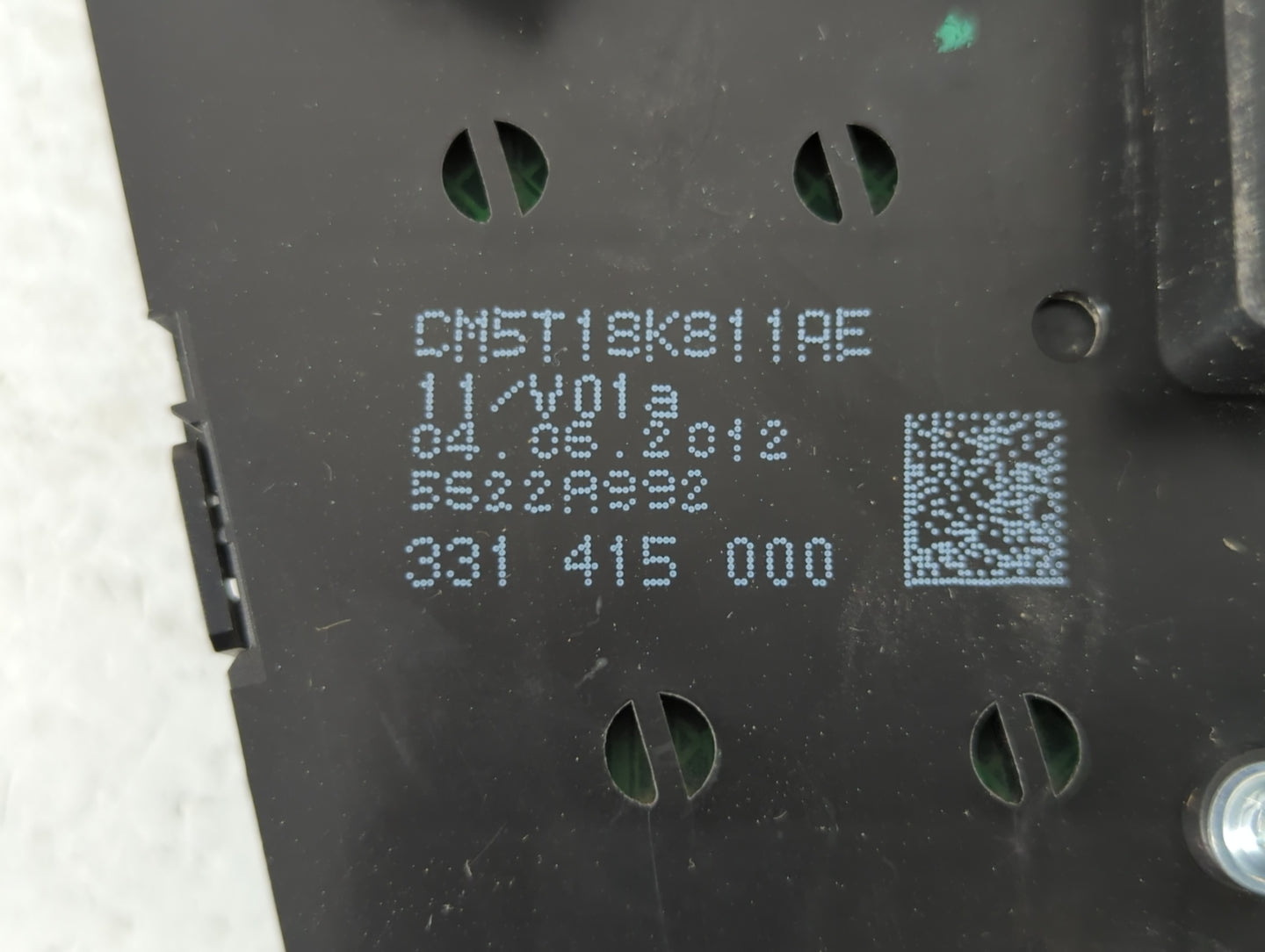 2012-2013 Ford Focus Radio AM FM Cd Player Receiver Replacement P/N:5622A992 CM5T18K811AE Fits Fits 2012 2013 OEM Used Auto Parts - Oemusedautoparts1.com