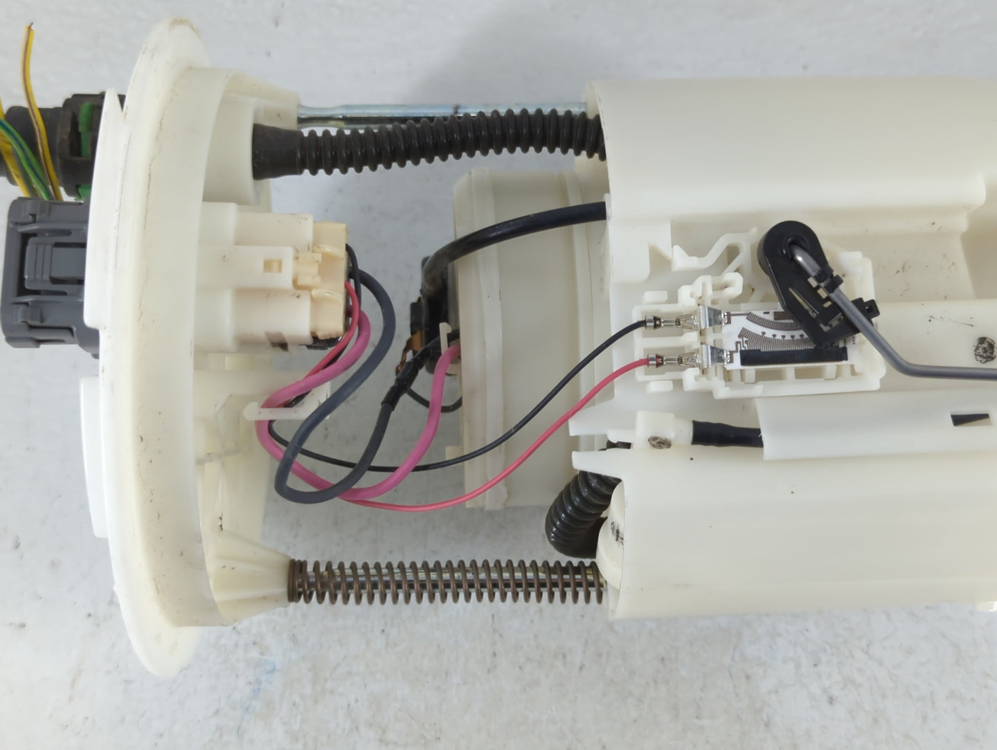 2013-2020 Ford Fusion Electrical Gas Fuel Pump Assembly - Oemusedautoparts1.com