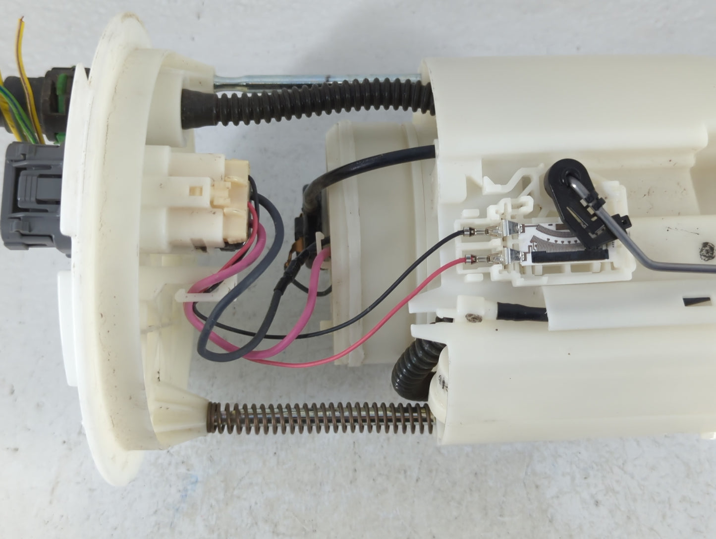 2013-2020 Ford Fusion Electrical Gas Fuel Pump Assembly - Oemusedautoparts1.com