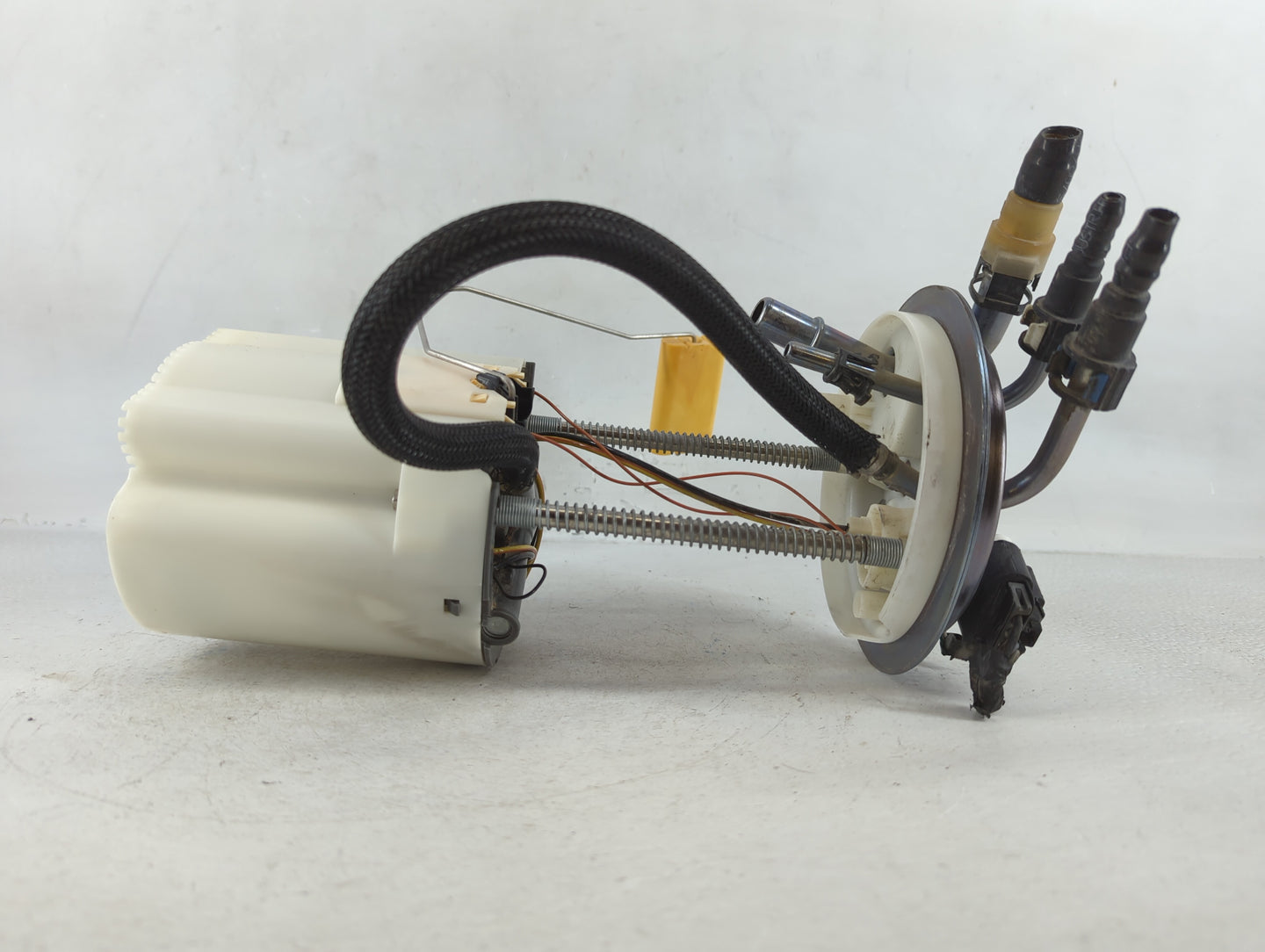 2007-2007 Gmc Yukon Electrical Gas Fuel Pump Assembly - Oemusedautoparts1.com