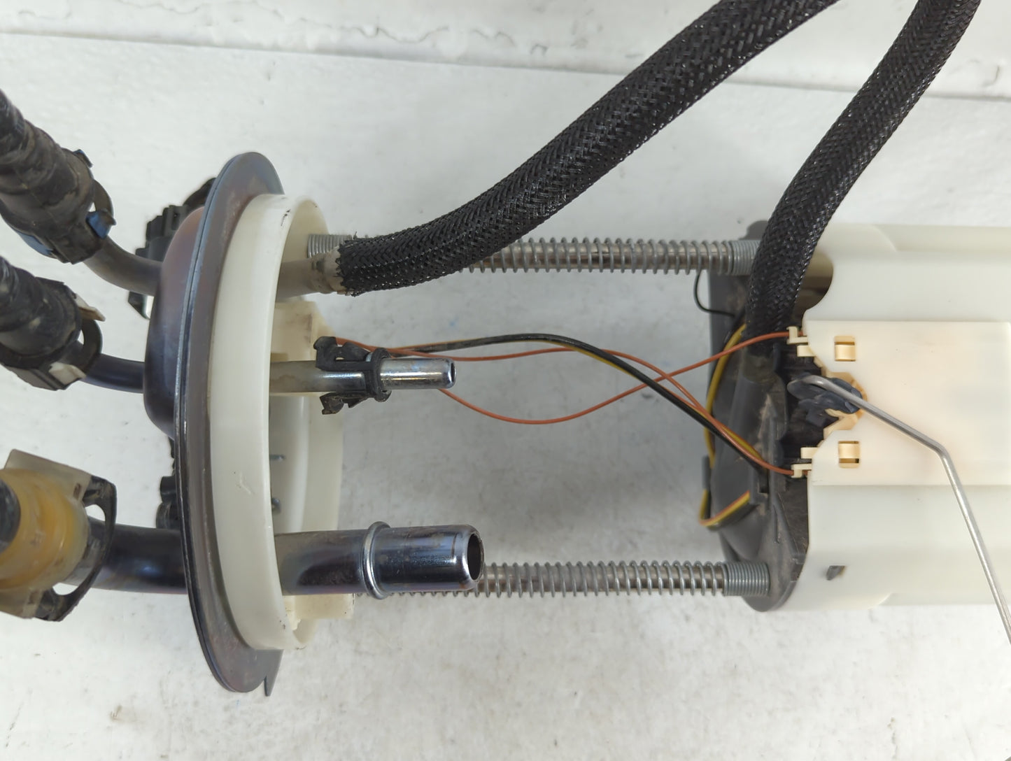 2007-2007 Gmc Yukon Electrical Gas Fuel Pump Assembly - Oemusedautoparts1.com