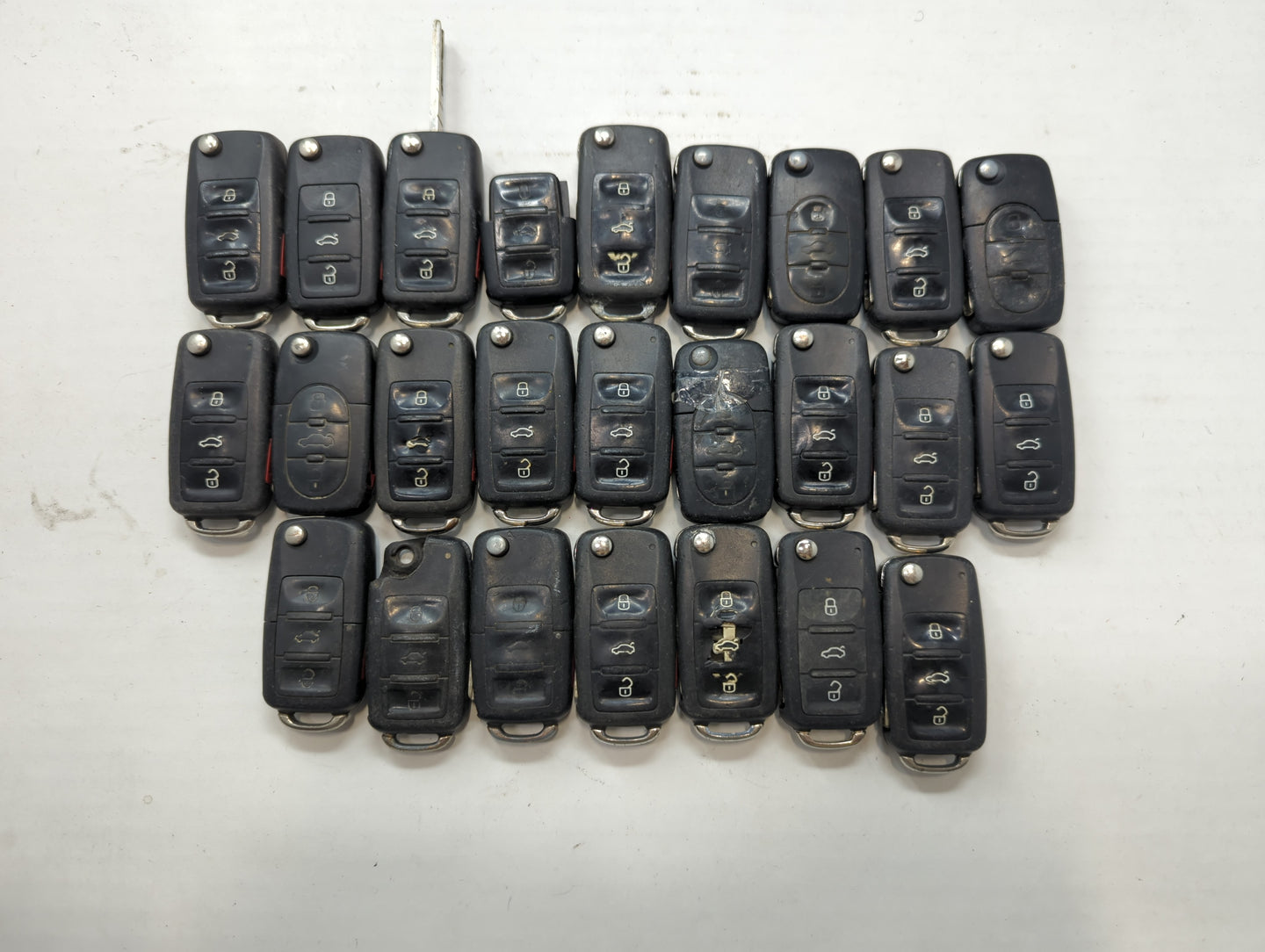 Lot of 25 Volkswagen Keyless Entry Remote Fob NBG8137T | NBG735868T - Oemusedautoparts1.com