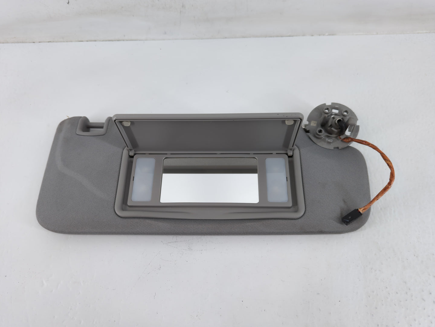 2016-2021 Chevrolet Malibu Sun Visor Shade Replacement Passenger Right Mirror Fits Fits 2016 2017 2018 2019 2020 2021 OEM Used Auto Parts - Oemusedautoparts1.com