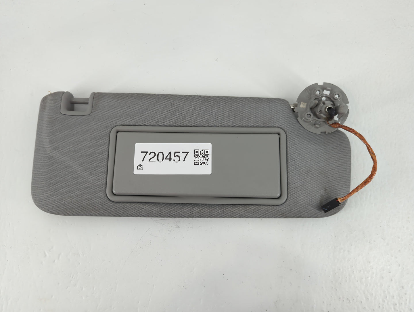 2016-2021 Chevrolet Malibu Sun Visor Shade Replacement Passenger Right Mirror Fits Fits 2016 2017 2018 2019 2020 2021 OEM Used Auto Parts - Oemusedautoparts1.com