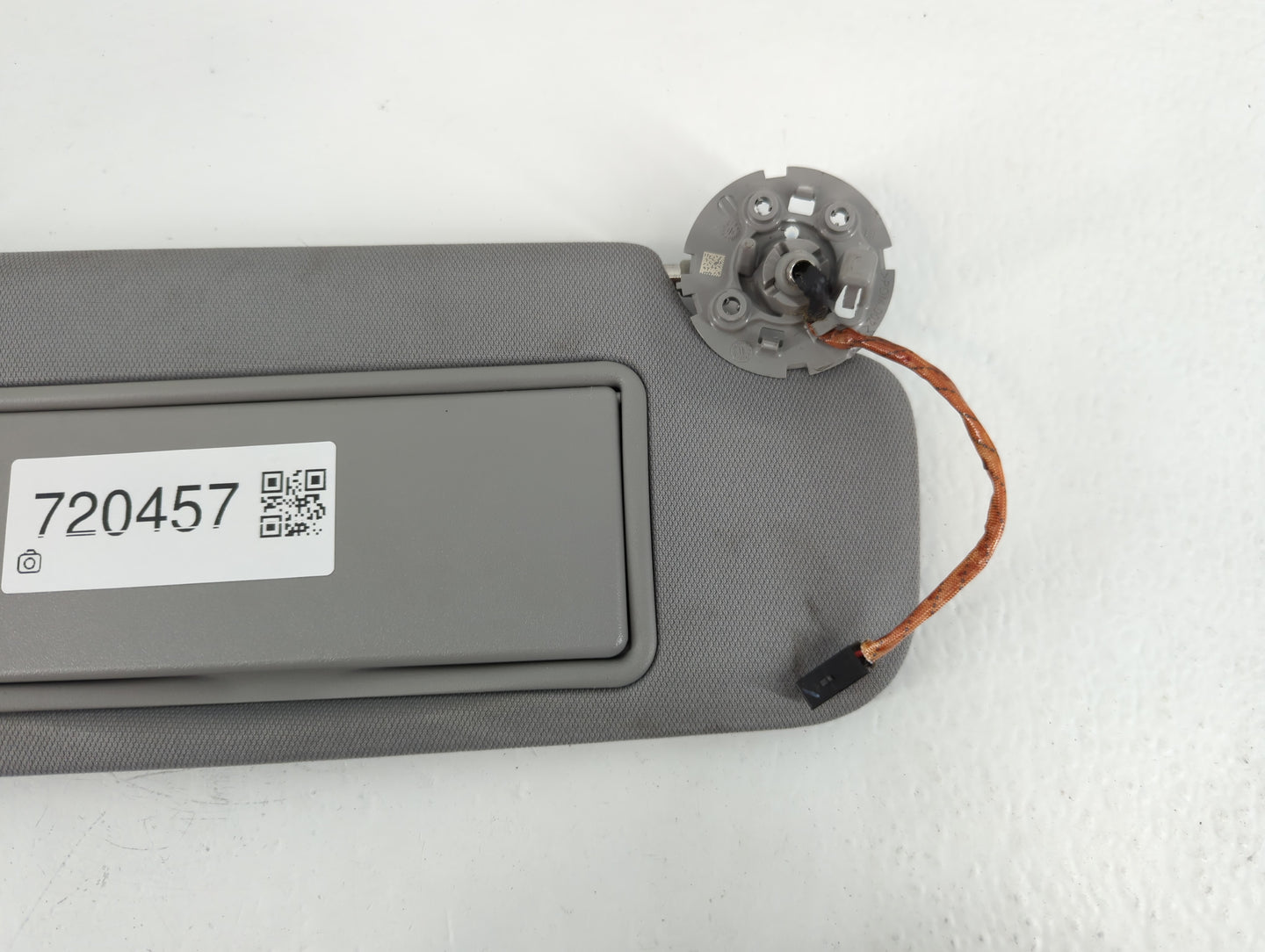 2016-2021 Chevrolet Malibu Sun Visor Shade Replacement Passenger Right Mirror Fits Fits 2016 2017 2018 2019 2020 2021 OEM Used Auto Parts - Oemusedautoparts1.com