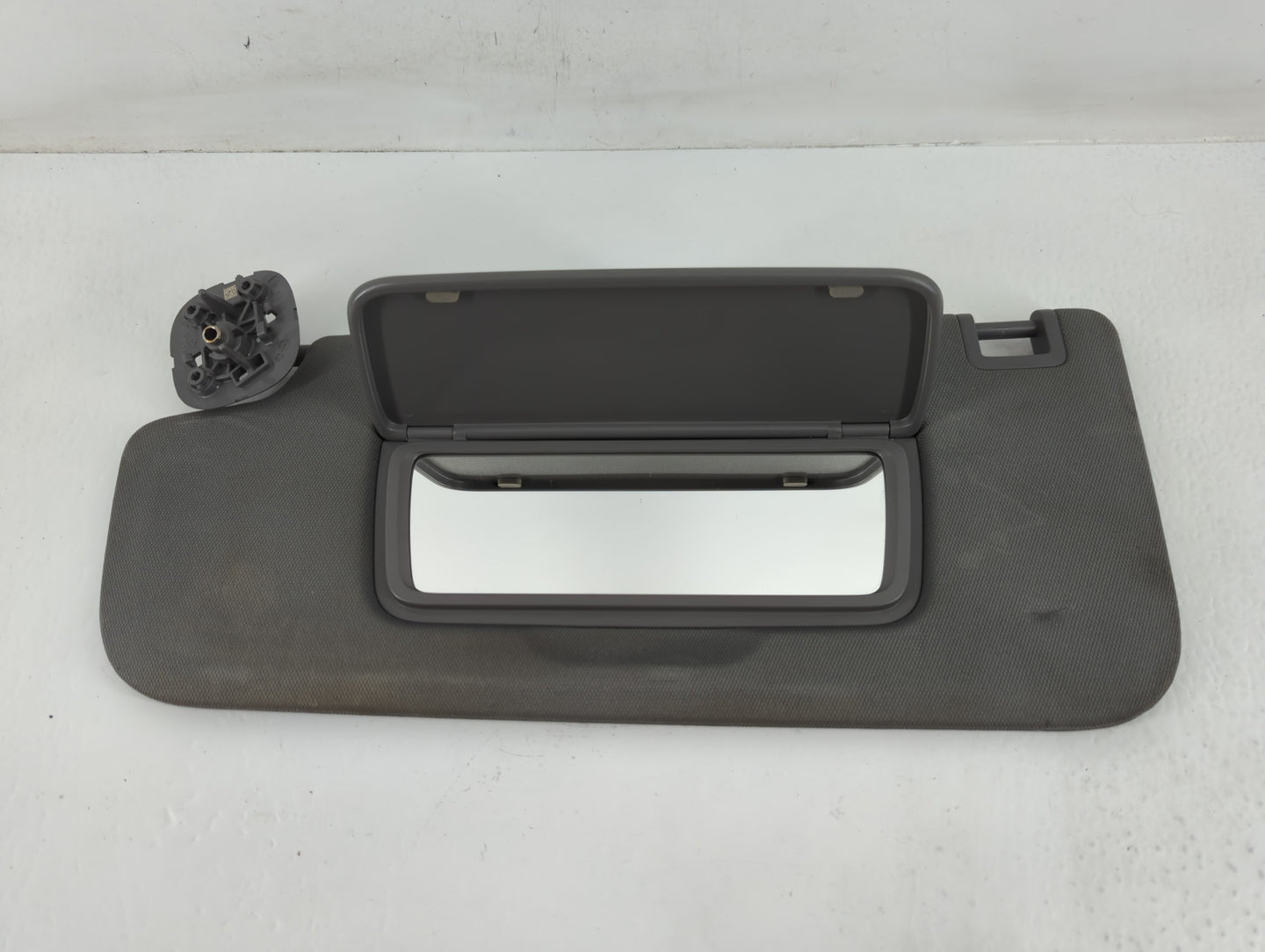2019-2022 Chevrolet Silverado 1500 Sun Visor Shade Replacement Driver Left Mirror Fits Fits 2019 2020 2021 2022 OEM Used Auto Parts - Oemusedautoparts1.com