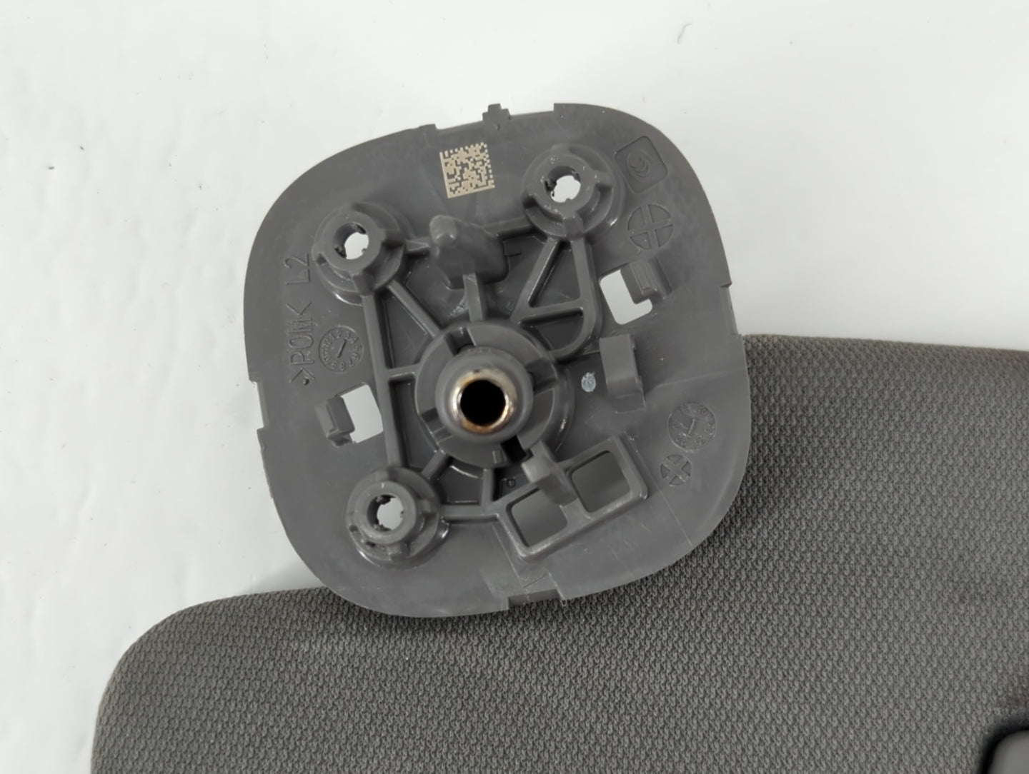 2019-2022 Chevrolet Silverado 1500 Sun Visor Shade Replacement Driver Left Mirror Fits Fits 2019 2020 2021 2022 OEM Used Auto Parts - Oemusedautoparts1.com