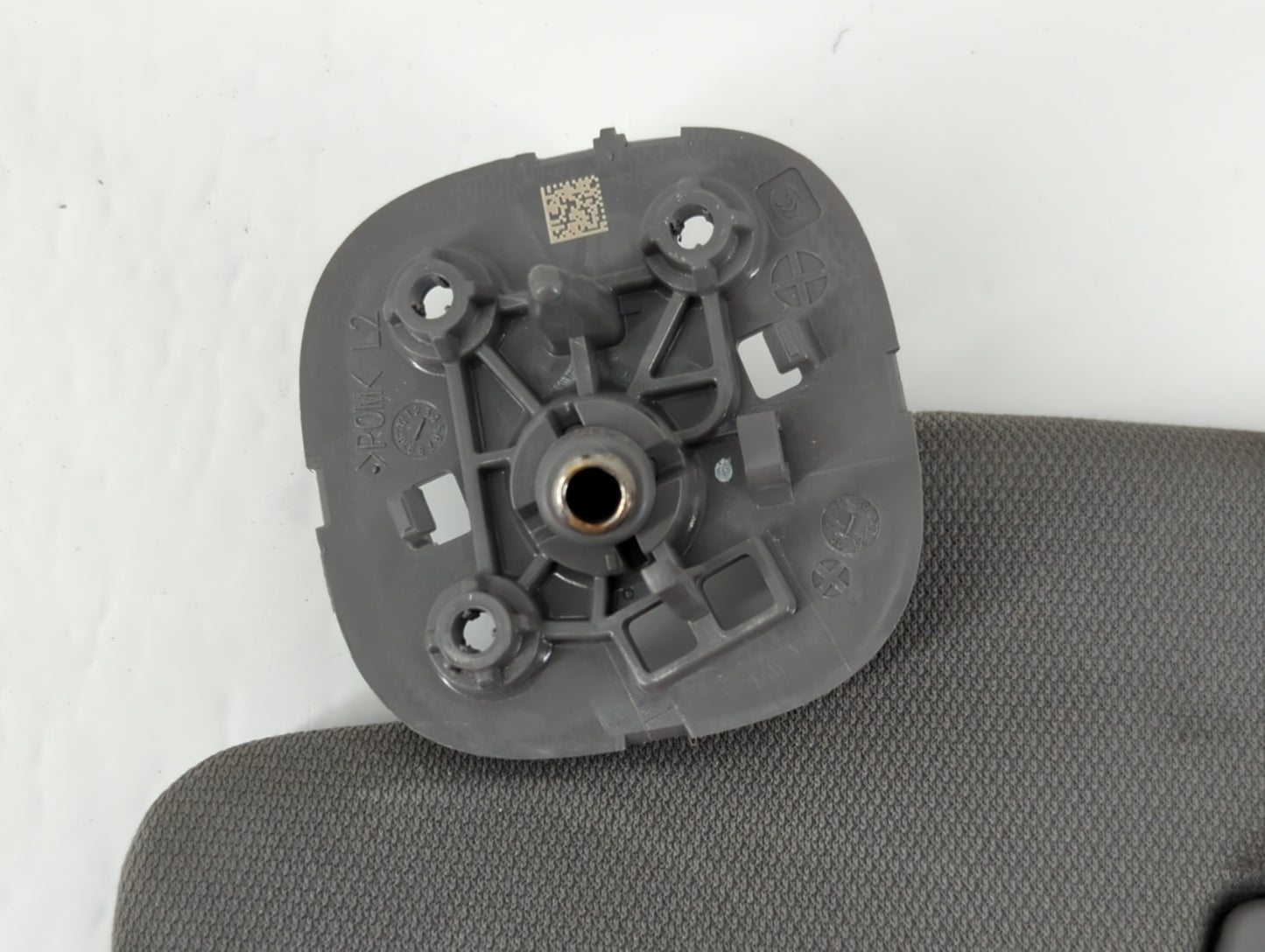 2019-2022 Chevrolet Silverado 1500 Sun Visor Shade Replacement Driver Left Mirror Fits Fits 2019 2020 2021 2022 OEM Used Auto Parts - Oemusedautoparts1.com