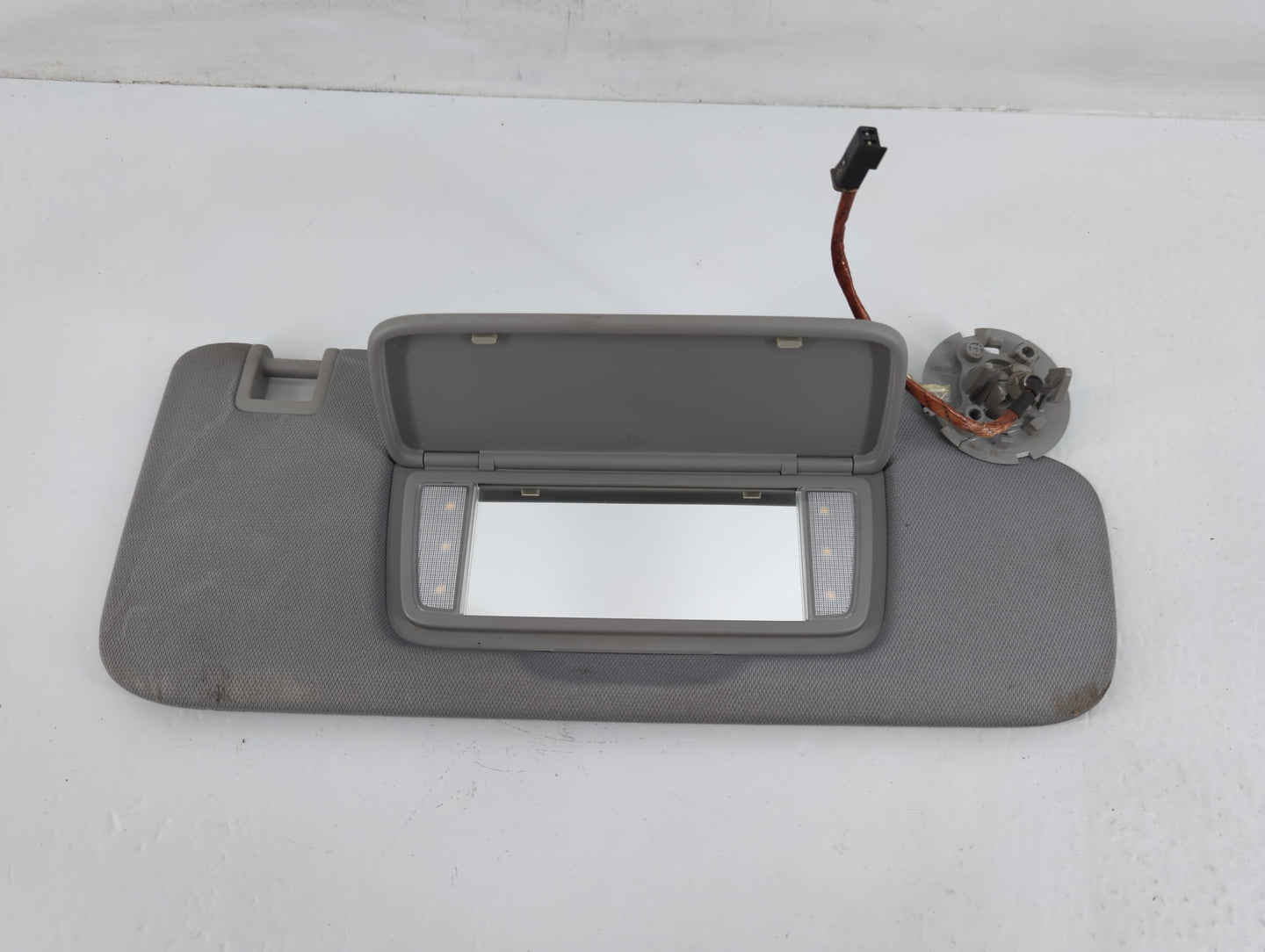 2018-2019 Chevrolet Equinox Sun Visor Shade Replacement Driver Left Mirror Fits Fits 2018 2019 OEM Used Auto Parts - Oemusedautoparts1.com