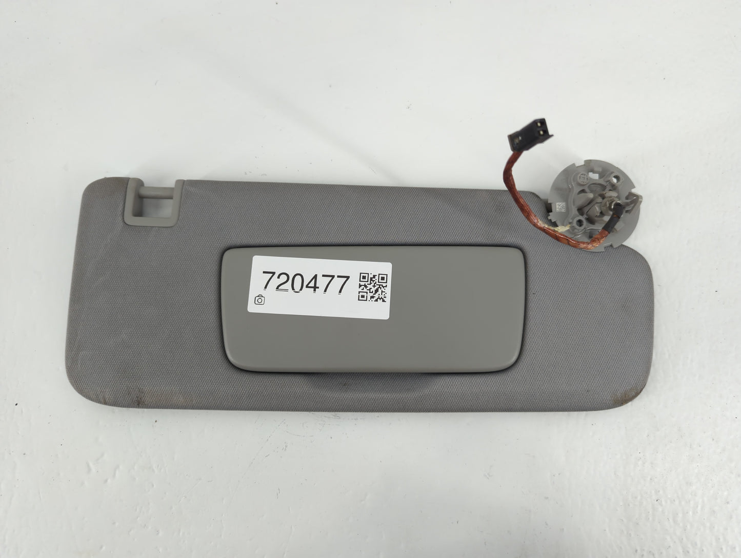 2018-2019 Chevrolet Equinox Sun Visor Shade Replacement Driver Left Mirror Fits Fits 2018 2019 OEM Used Auto Parts - Oemusedautoparts1.com