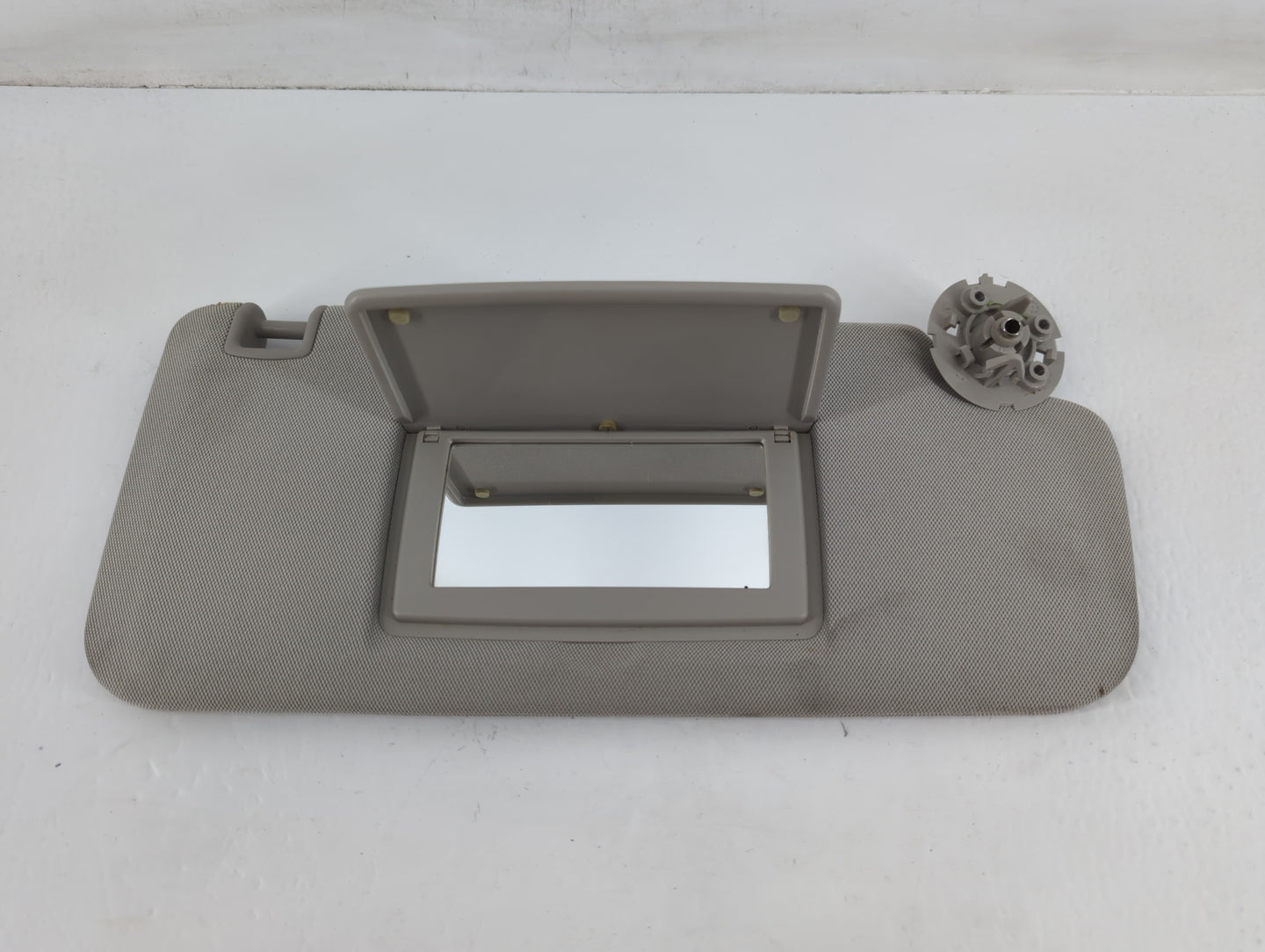 2015-2016 Chevrolet Trax Sun Visor Shade Replacement Passenger Right Mirror Fits Fits 2015 2016 OEM Used Auto Parts - Oemusedautoparts1.com