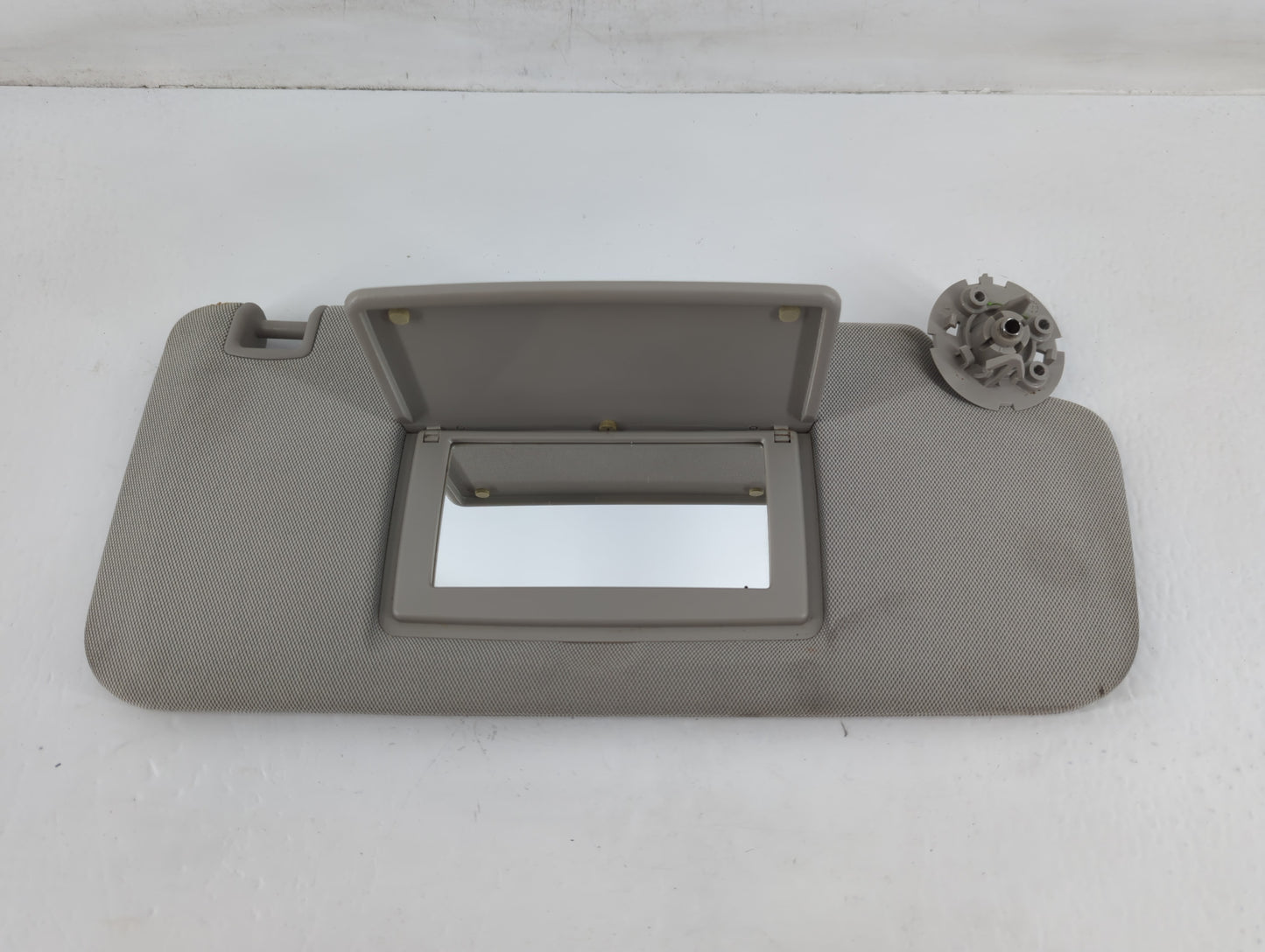 2015-2016 Chevrolet Trax Sun Visor Shade Replacement Passenger Right Mirror Fits Fits 2015 2016 OEM Used Auto Parts - Oemusedautoparts1.com