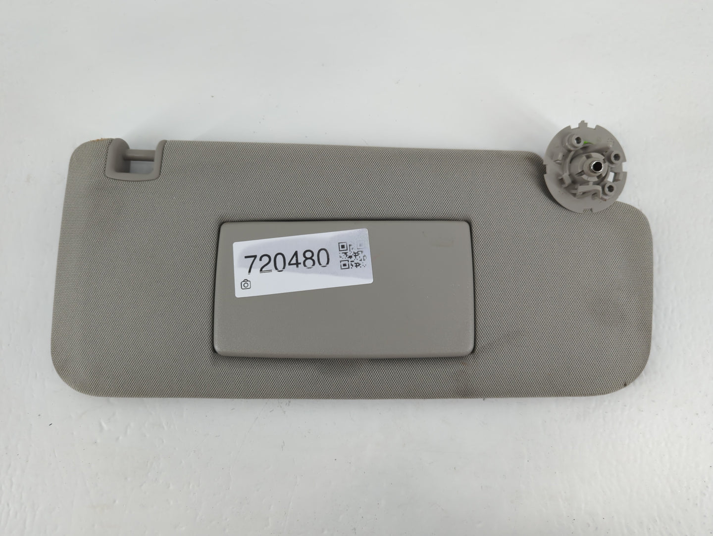 2015-2016 Chevrolet Trax Sun Visor Shade Replacement Passenger Right Mirror Fits Fits 2015 2016 OEM Used Auto Parts - Oemusedautoparts1.com