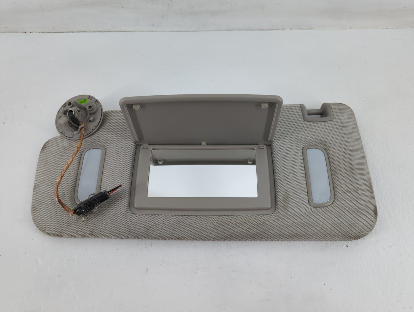 2010-2017 Chevrolet Equinox Sun Visor Shade Replacement Passenger Right Mirror Fits Fits 2010 2011 2012 2013 2014 2015 2016 2017 OEM Used Auto Parts - Oemusedautoparts1.com