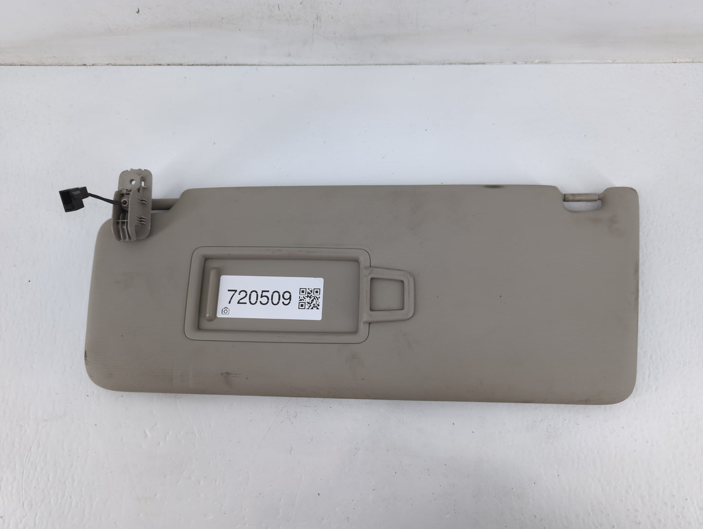 2020-2022 Volkswagen Atlas Sun Visor Shade Replacement Driver Left Mirror Fits Fits 2020 2021 2022 OEM Used Auto Parts - Oemusedautoparts1.com