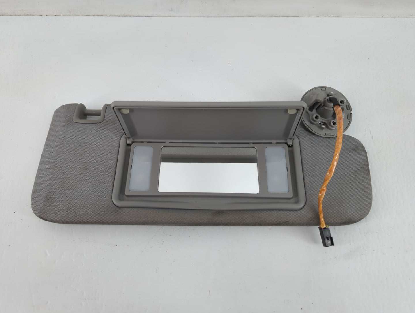 2016-2021 Chevrolet Malibu Sun Visor Shade Replacement Passenger Right Mirror Fits Fits 2016 2017 2018 2019 2020 2021 OEM Used Auto Parts - Oemusedautoparts1.com