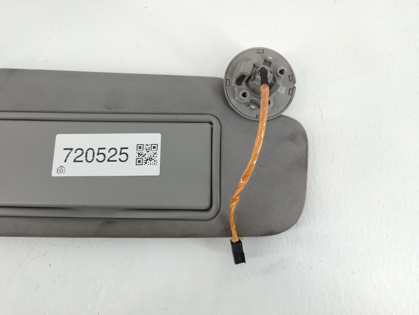 2016-2021 Chevrolet Malibu Sun Visor Shade Replacement Passenger Right Mirror Fits Fits 2016 2017 2018 2019 2020 2021 OEM Used Auto Parts - Oemusedautoparts1.com