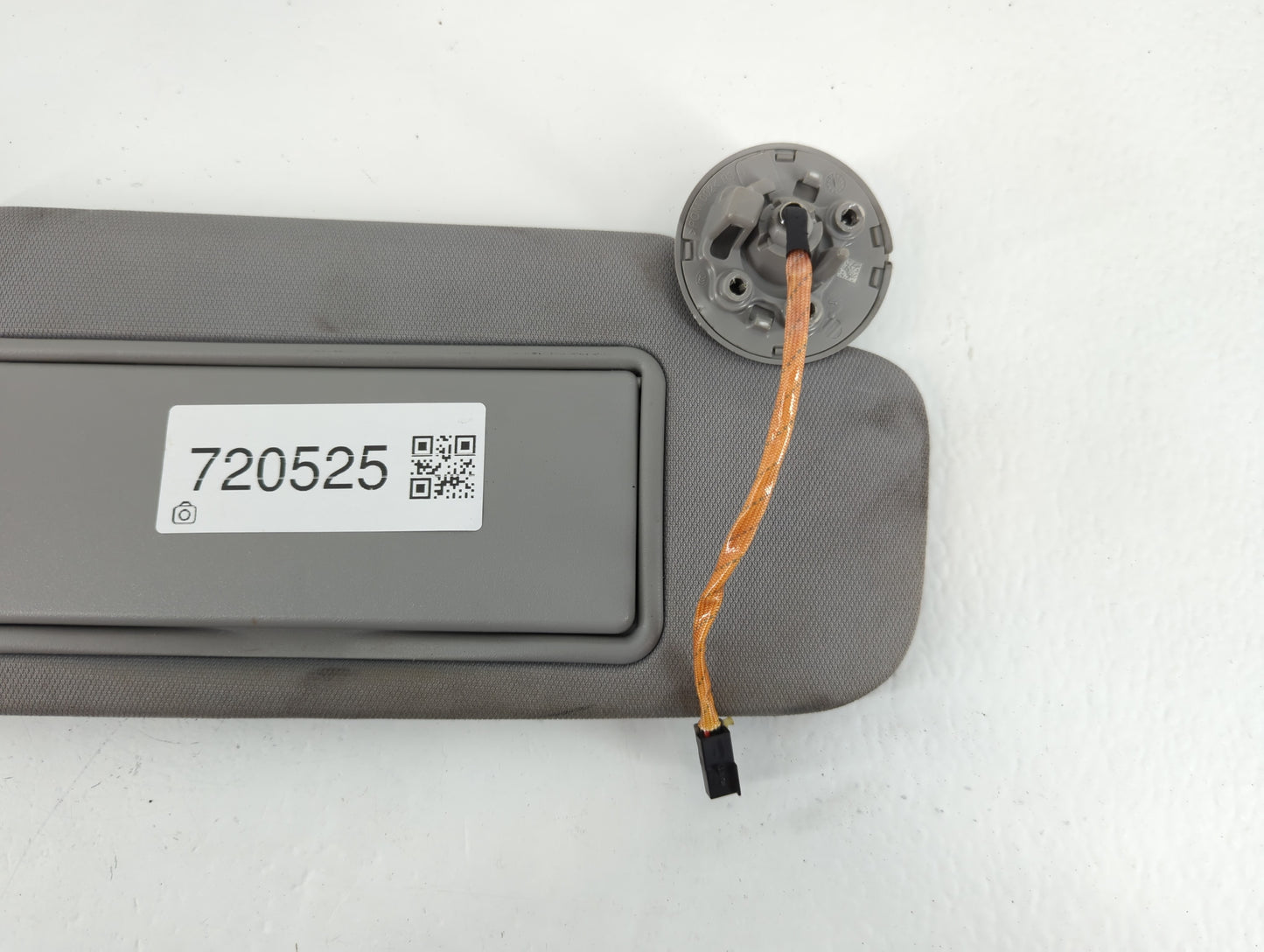 2016-2021 Chevrolet Malibu Sun Visor Shade Replacement Passenger Right Mirror Fits Fits 2016 2017 2018 2019 2020 2021 OEM Used Auto Parts - Oemusedautoparts1.com