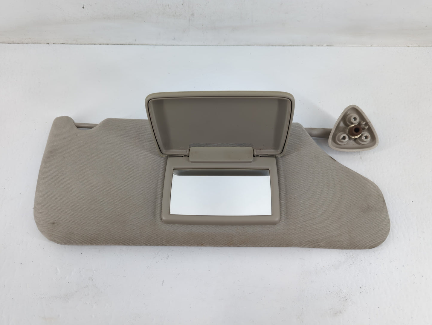 2005-2007 Chrysler 300 Sun Visor Shade Replacement Passenger Right Mirror Fits Fits 2005 2006 2007 OEM Used Auto Parts - Oemusedautoparts1.com