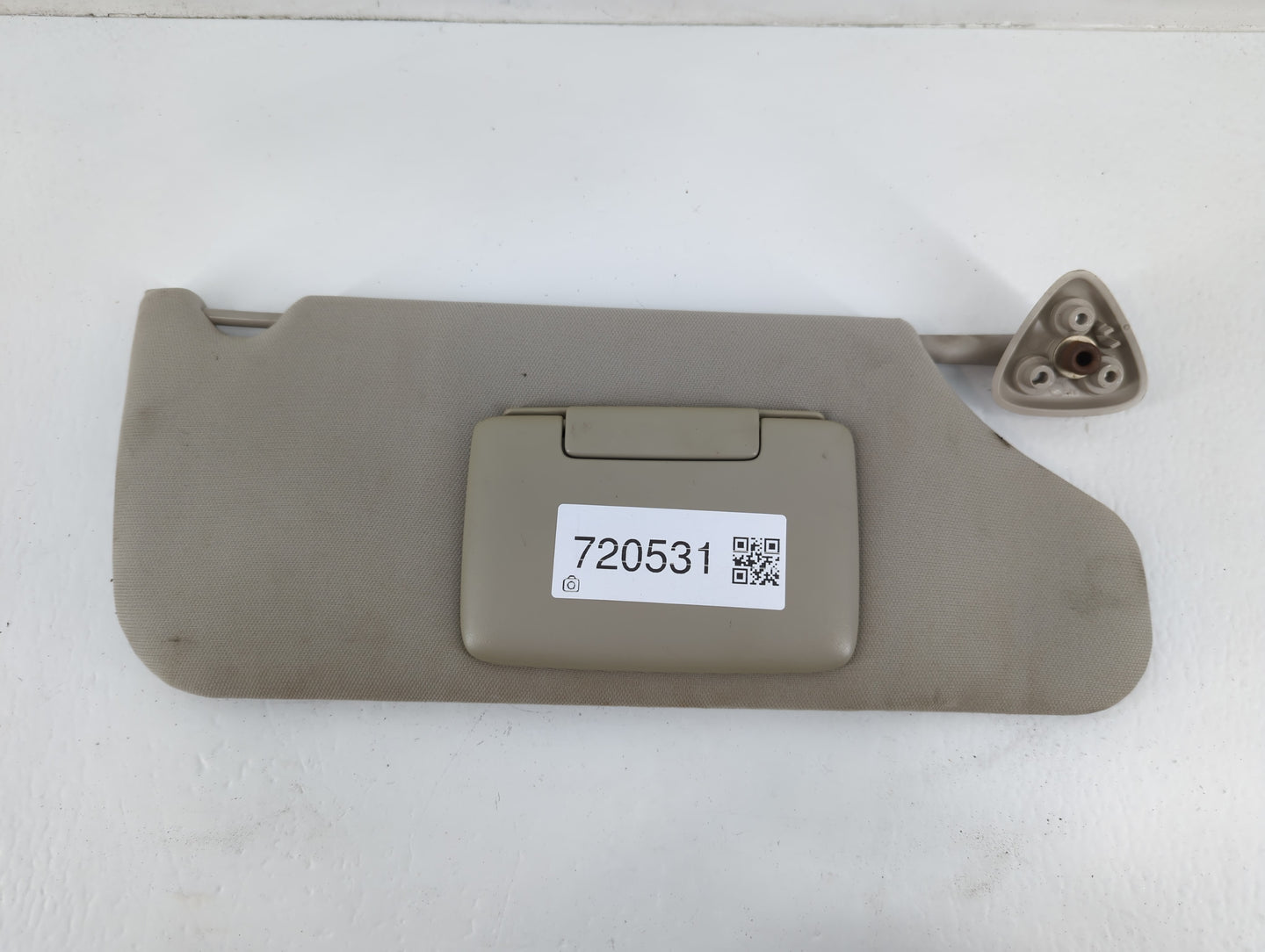 2005-2007 Chrysler 300 Sun Visor Shade Replacement Passenger Right Mirror Fits Fits 2005 2006 2007 OEM Used Auto Parts - Oemusedautoparts1.com