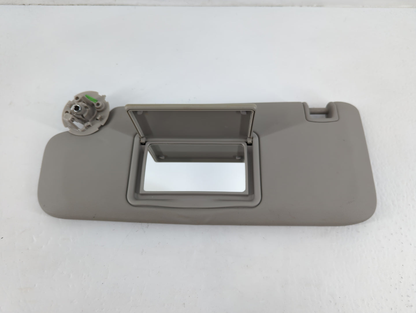 2011-2016 Chevrolet Cruze Sun Visor Shade Replacement Driver Left Mirror Fits Fits 2011 2012 2013 2014 2015 2016 OEM Used Auto Parts - Oemusedautoparts1.com