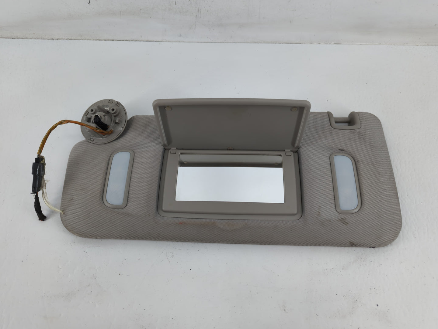 2010 Chevrolet Traverse Sun Visor Shade Replacement Driver Left Mirror Fits OEM Used Auto Parts - Oemusedautoparts1.com