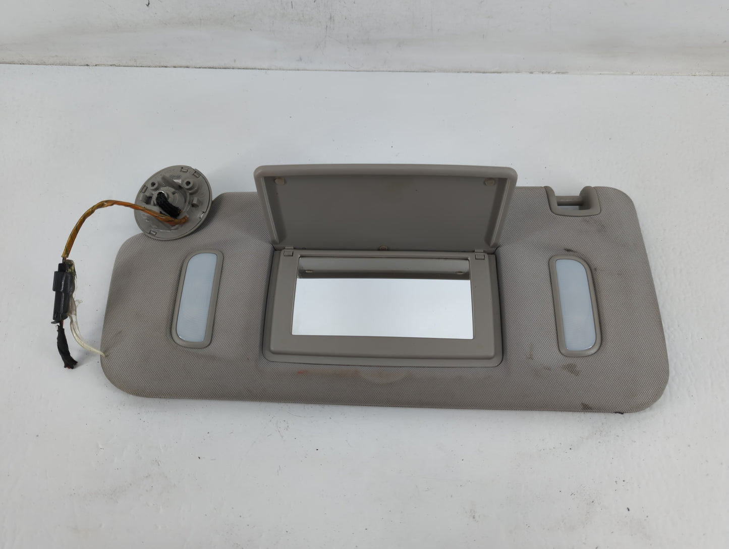 2010 Chevrolet Traverse Sun Visor Shade Replacement Driver Left Mirror Fits OEM Used Auto Parts - Oemusedautoparts1.com