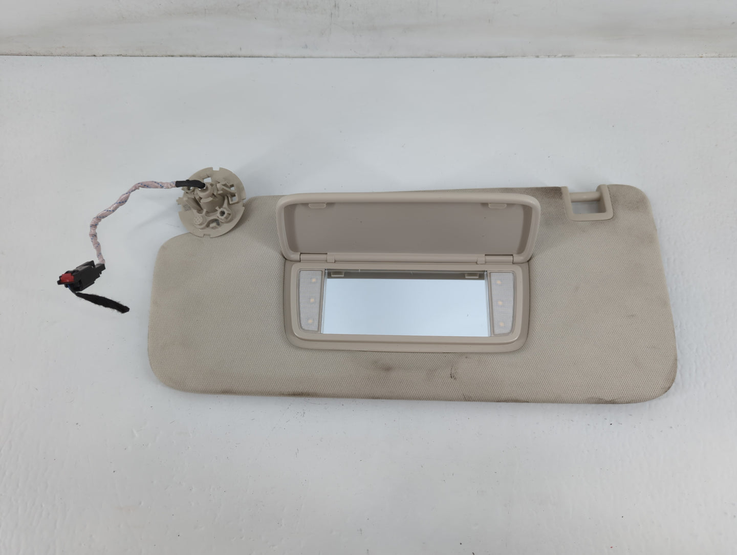2018-2019 Chevrolet Equinox Sun Visor Shade Replacement Driver Left Mirror Fits Fits 2018 2019 OEM Used Auto Parts - Oemusedautoparts1.com