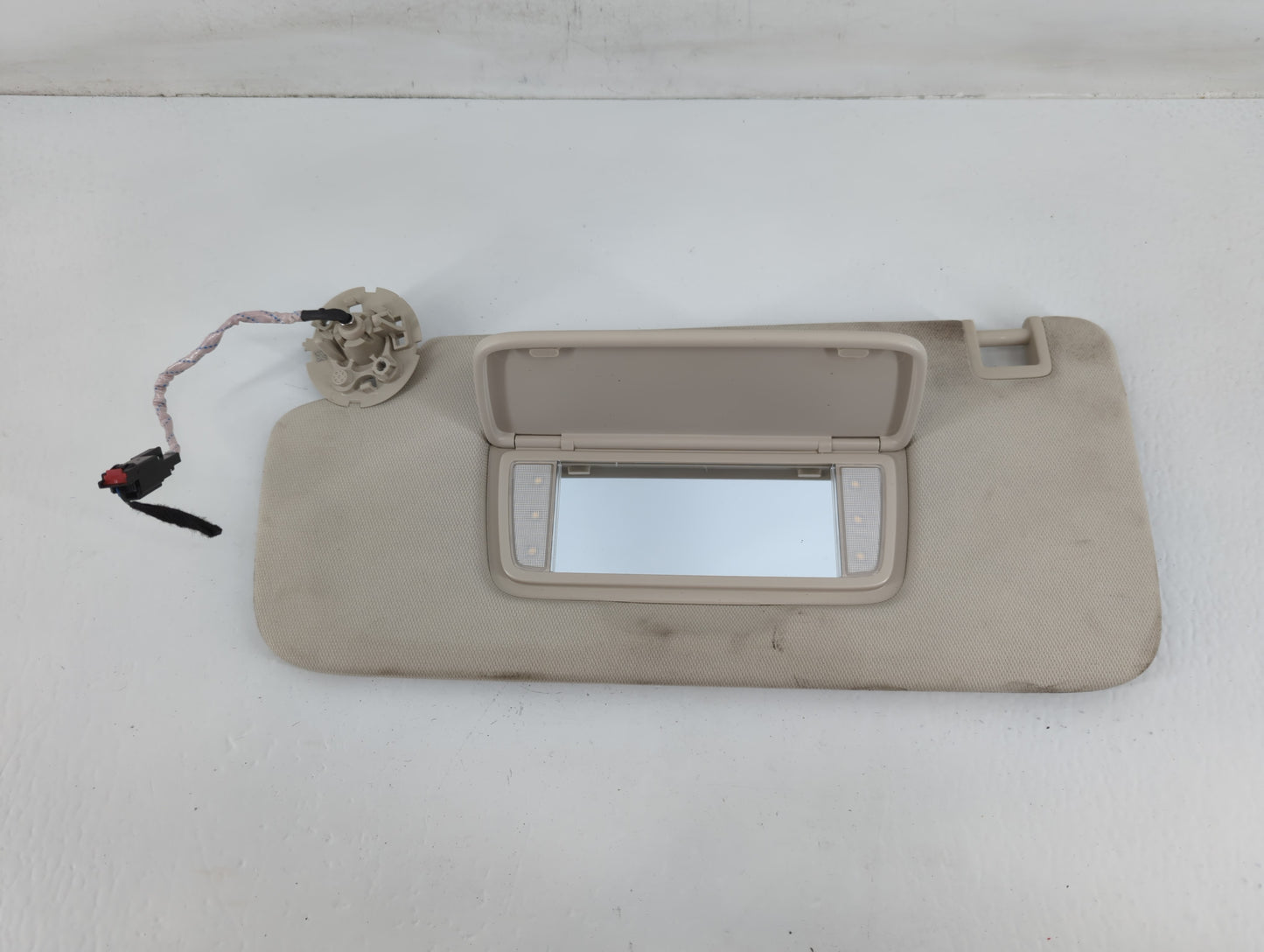 2018-2019 Chevrolet Equinox Sun Visor Shade Replacement Driver Left Mirror Fits Fits 2018 2019 OEM Used Auto Parts - Oemusedautoparts1.com